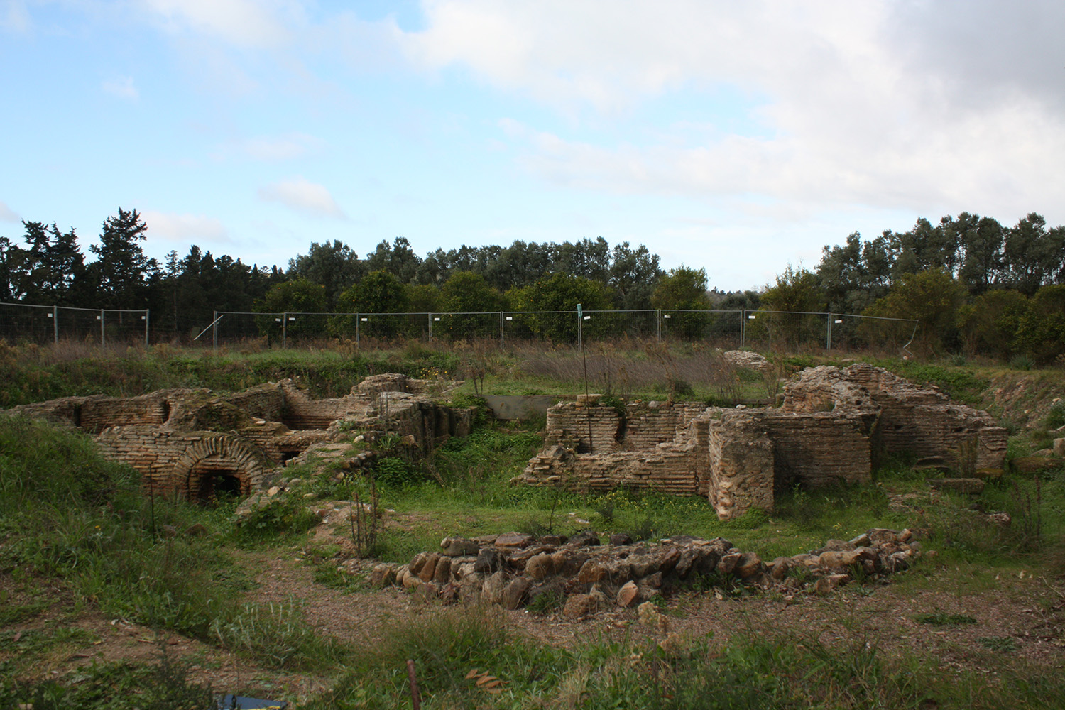 Terme e chiesa S. Lorenzo (Impianto termale/edificio di culto, infrastruttura di servizio) - Ussana (SU)  (PERIODIZZAZIONI/ Storia/ Eta' antica/ Eta' romana/ Età romana/età medievale)