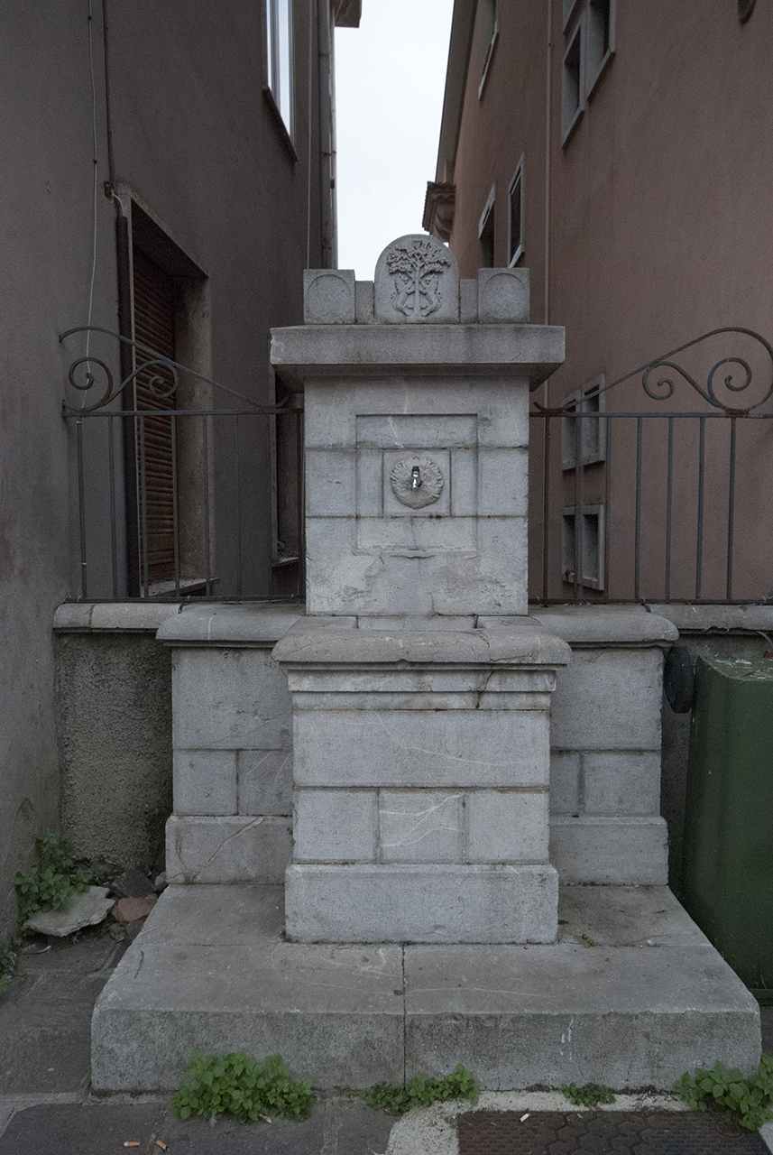 Fontana Piazza Emanuele Gianturco (fontana, monumentale) - Avigliano (PZ) 