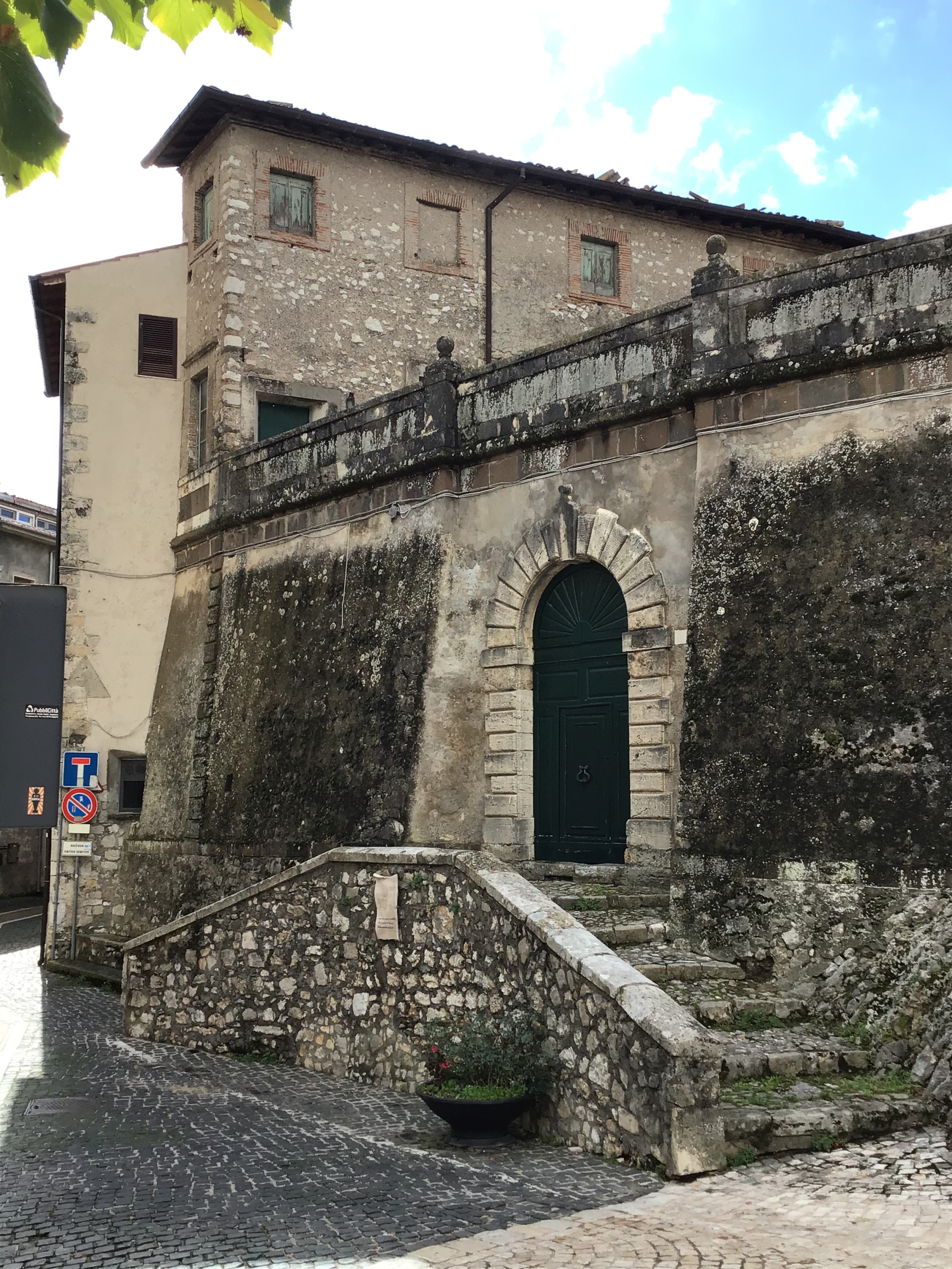 Palazzo Savelli - Giannuzzi (castello) - Acuto (FR)  (XII)