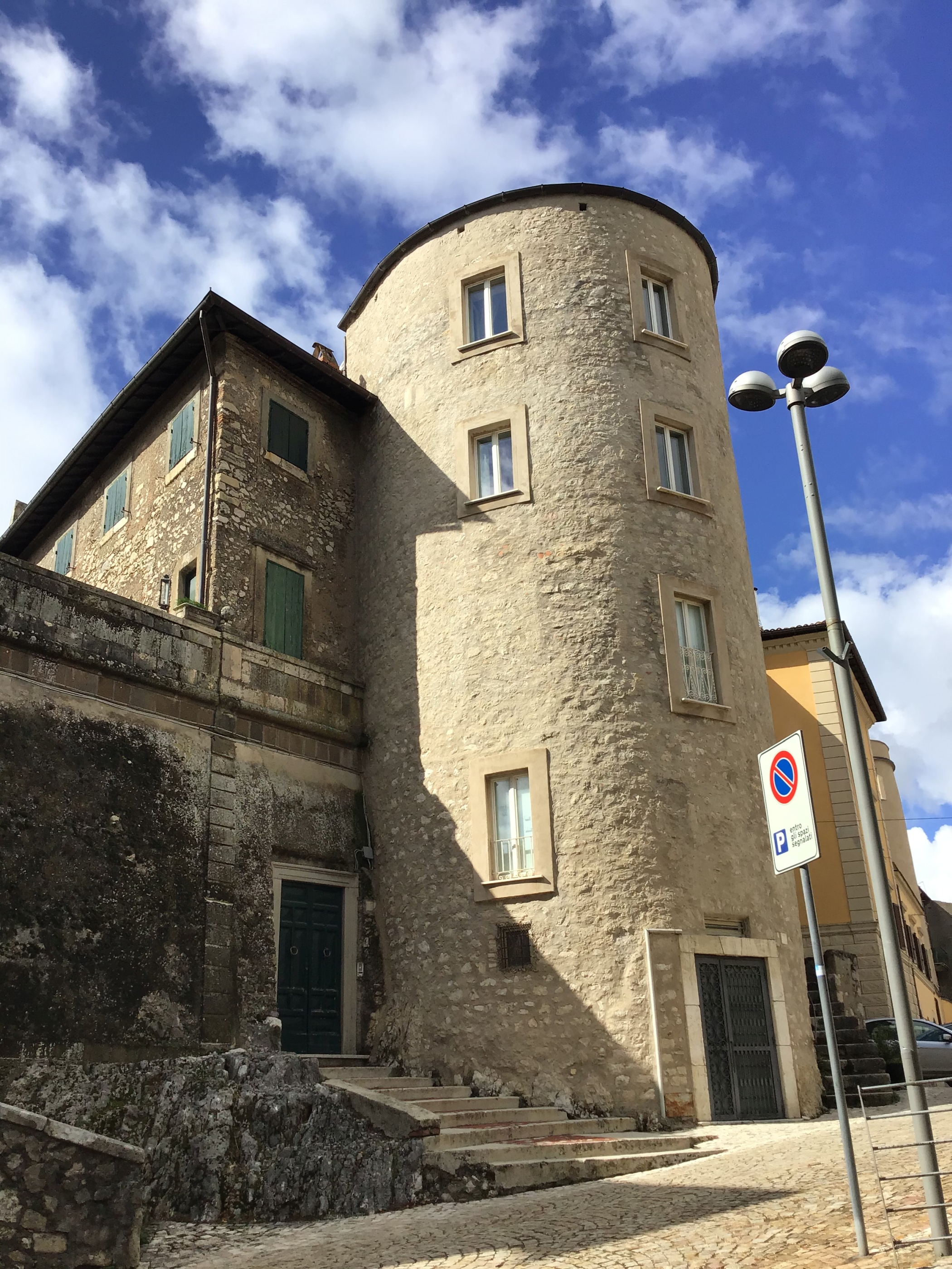 [Torre di difesa in piazza Regina Margherita, 3] (torre, difensiva) - Acuto (FR)  (XII)