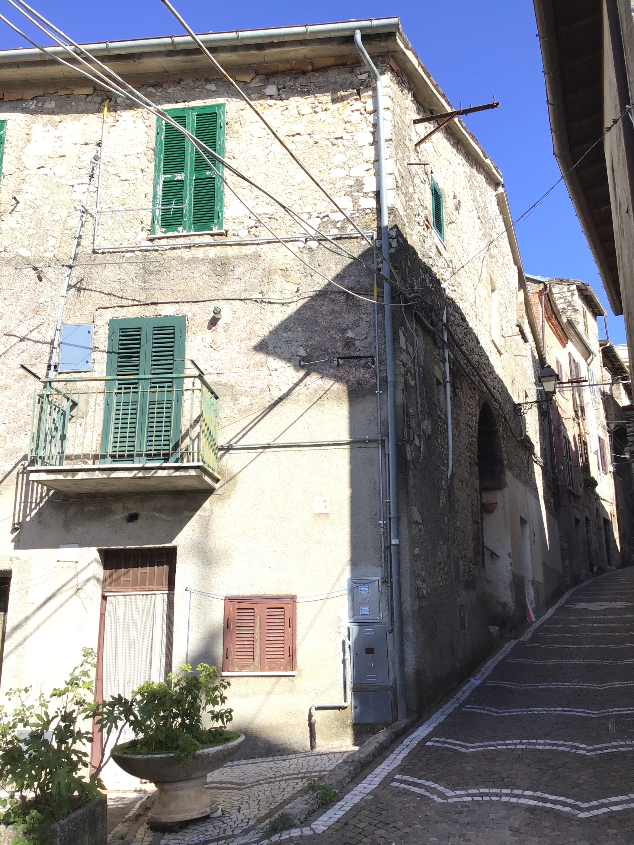 [Casa privata su loggia in via Vittorio Emanuele, 81] (casa, privata) - Acuto (FR)  (XIV)