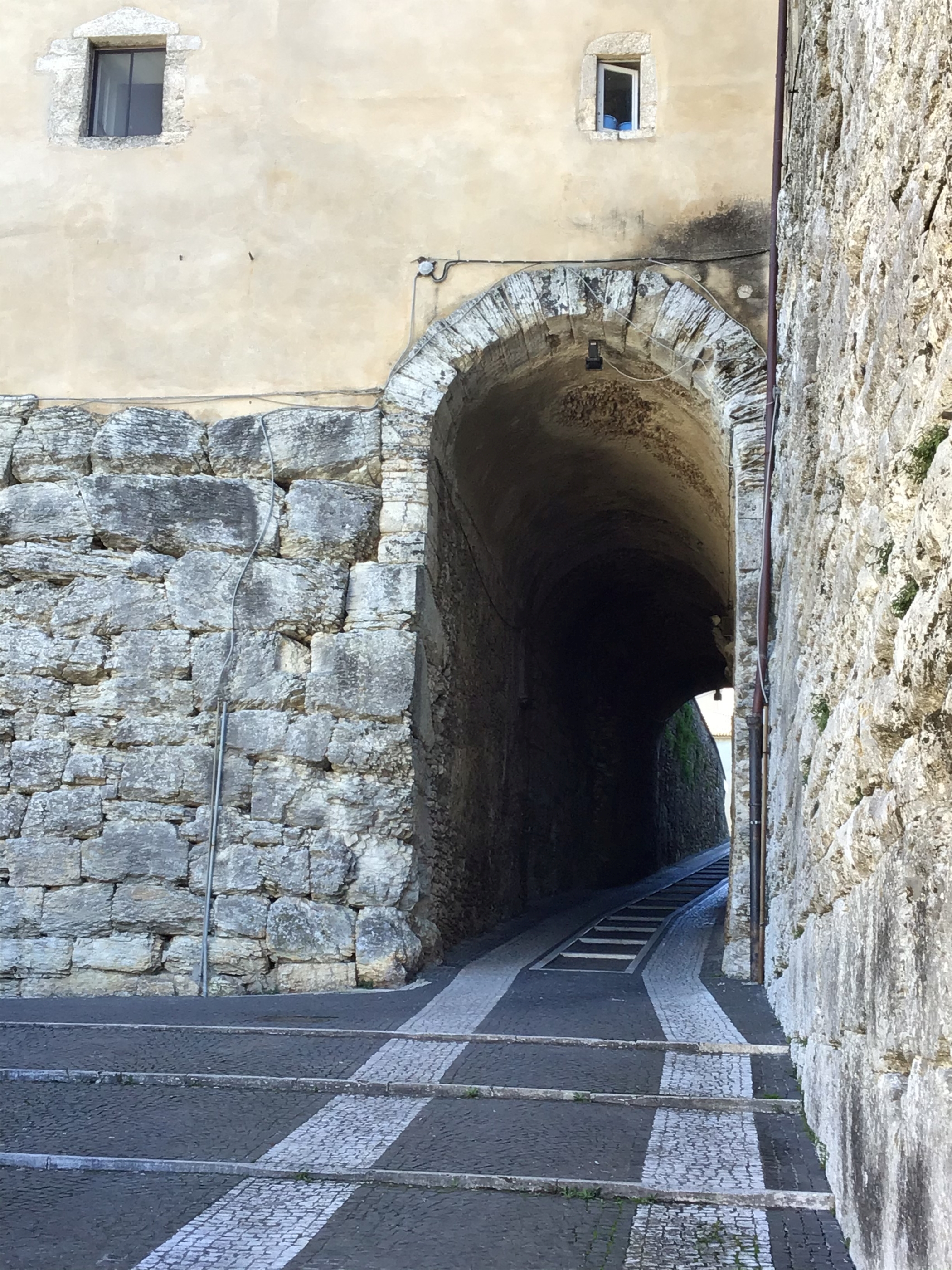 Porta S. Giovanni (porta) - Ferentino (FR)  (I a. C; XIII)