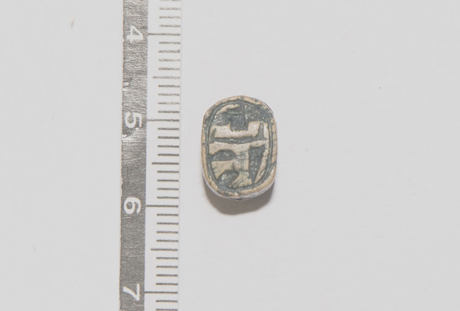 Amuleto/ a forma di scarabeo