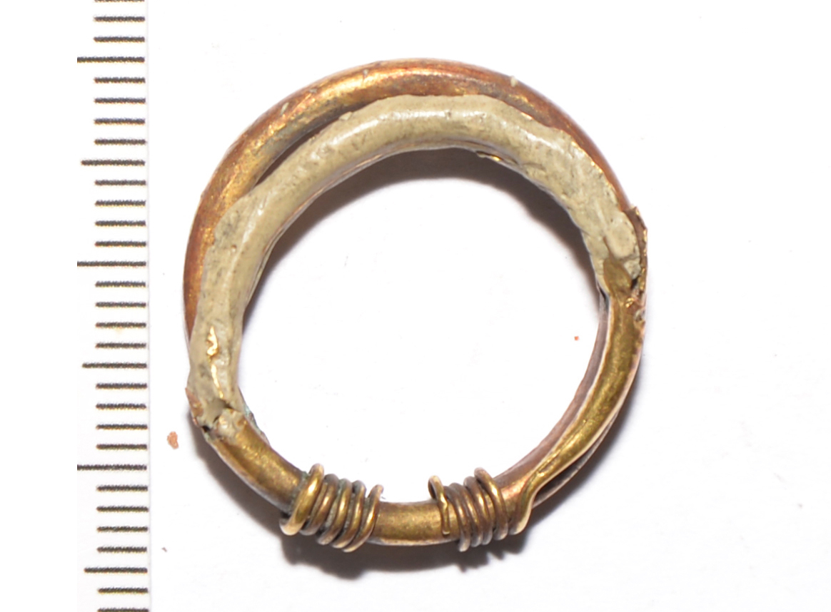 Anello/ crinale