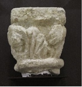 Capitello di colonnina con motivi decorativi vegetali, motivi decorativi vegetali (capitello di colonnina, frammento) - ambito calabrese (XV)