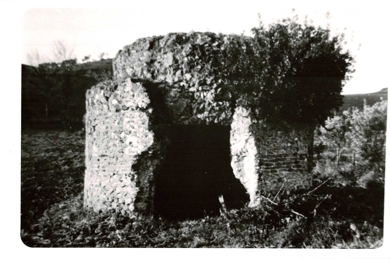Scolacium, monumento funerario n. 2 della necropoli NW (monumento funerario, area ad uso funerario) - Borgia (CZ)  (metà I d.C)