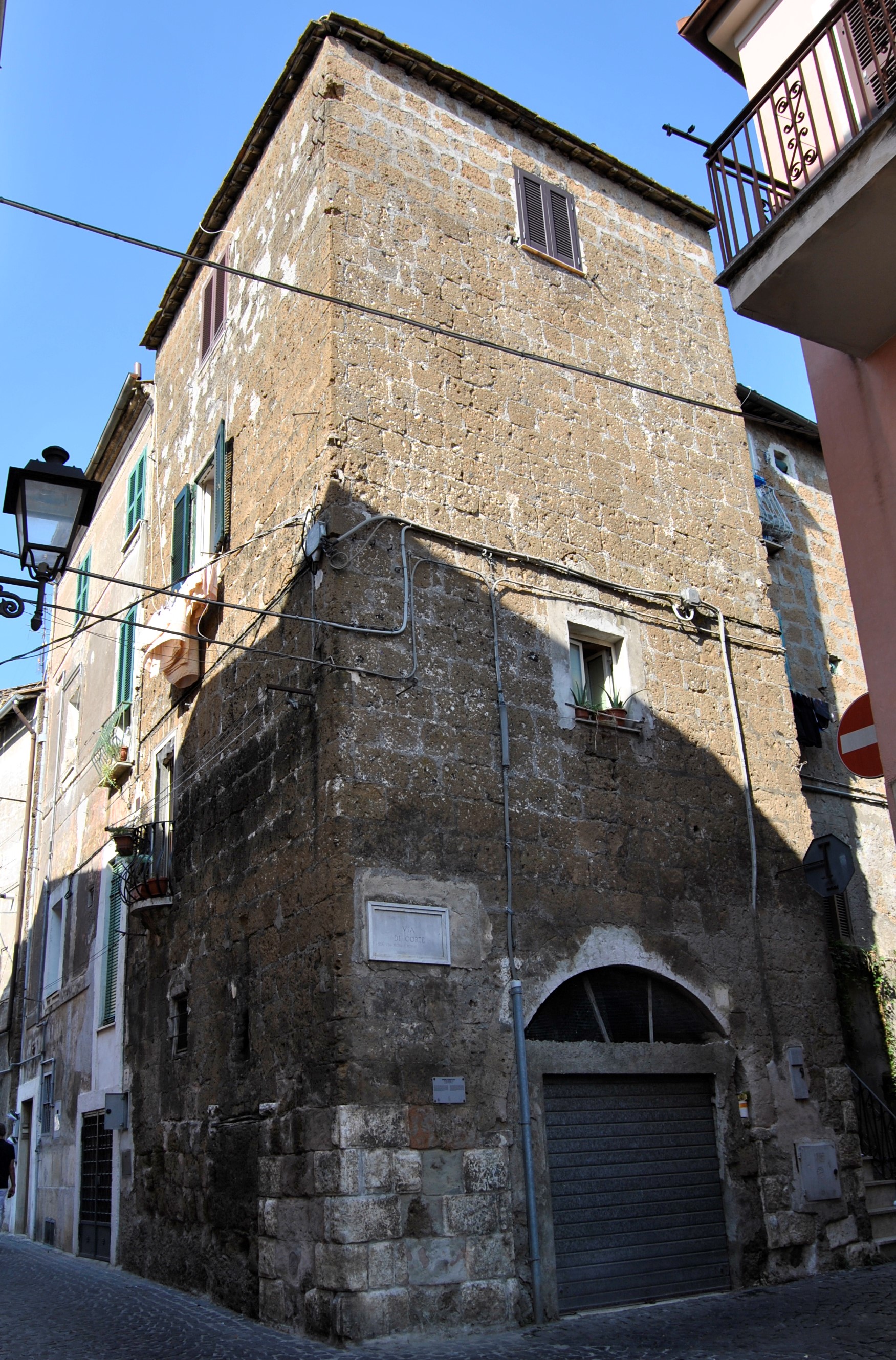 [Casa torre in via Monsignor Minio] (casa, a torre) - Civita Castellana (VT)  (XIV)