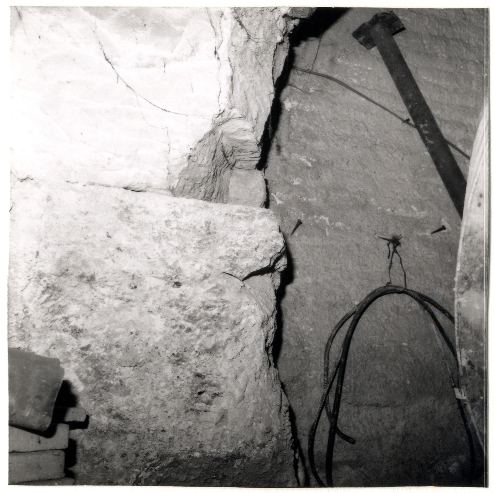 Resti di antiche mura (mura) - Tivoli (RM)  (II a.C)