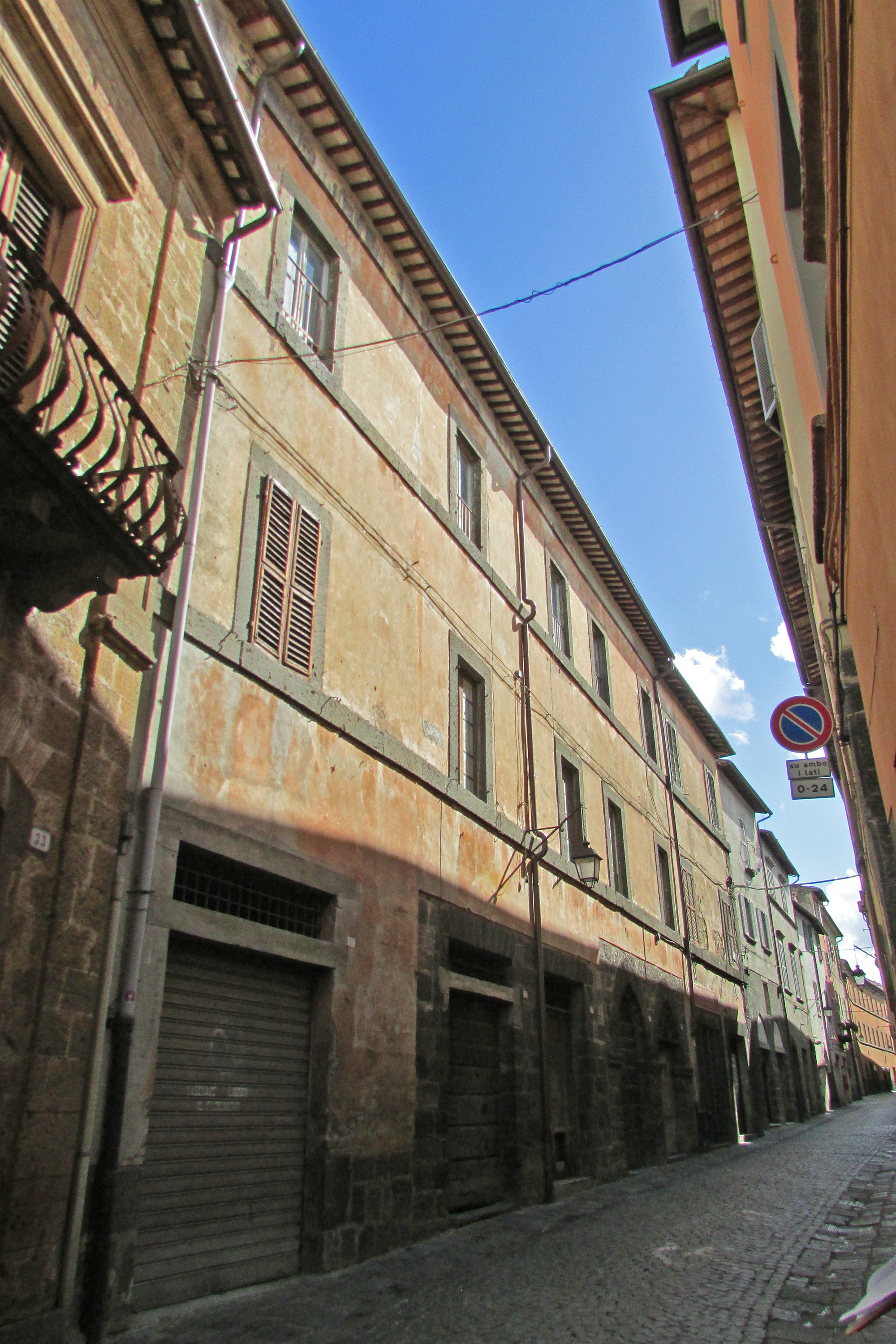 [Palazzo privato in Via Cesare Battisti, 23/ 25/ 27/ 29/ 31] (palazzo, casa padronale) - Acquapendente (VT)  (XIV)