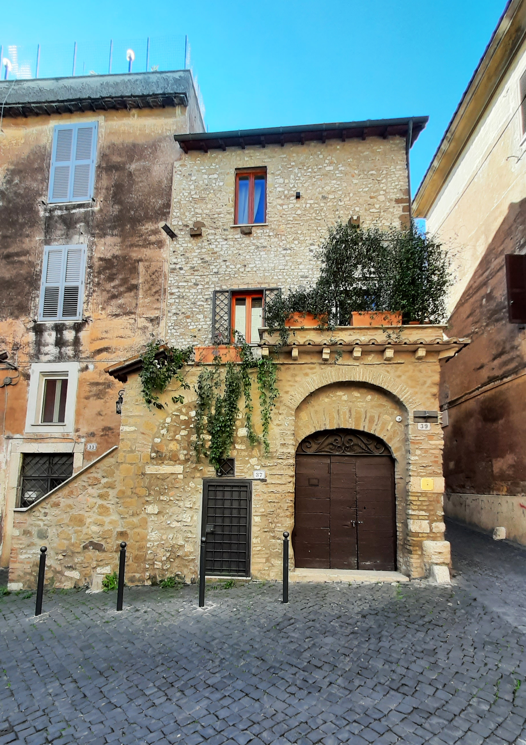 [Casa privata in vicolo S. Antonio, 35, 37, 39] (casa) - Tivoli (RM)  (XIII)
