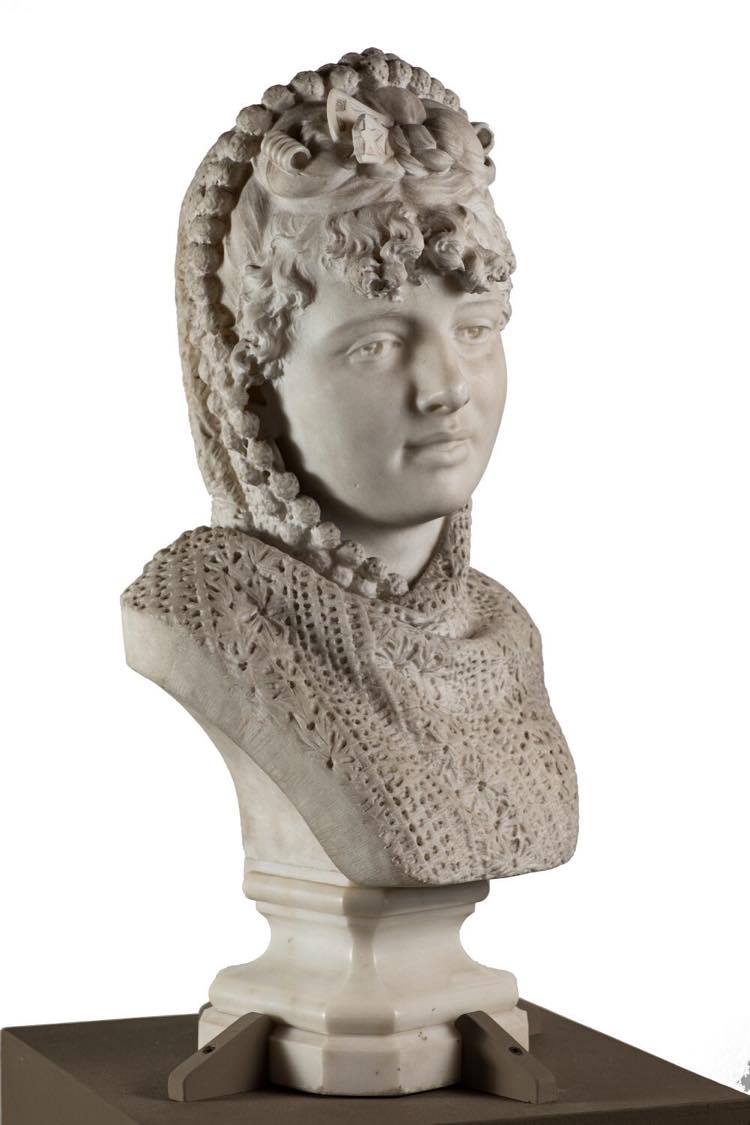 Busto femminile con scialle, busto femminile (scultura, opera isolata) di Zannoni Ugo - ambito veronese (ultimo quarto XIX)