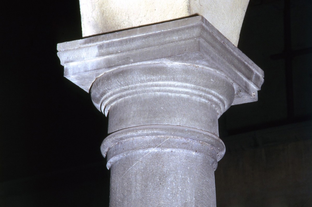 capitello tuscanico, serie - bottega toscana (sec. XVI)