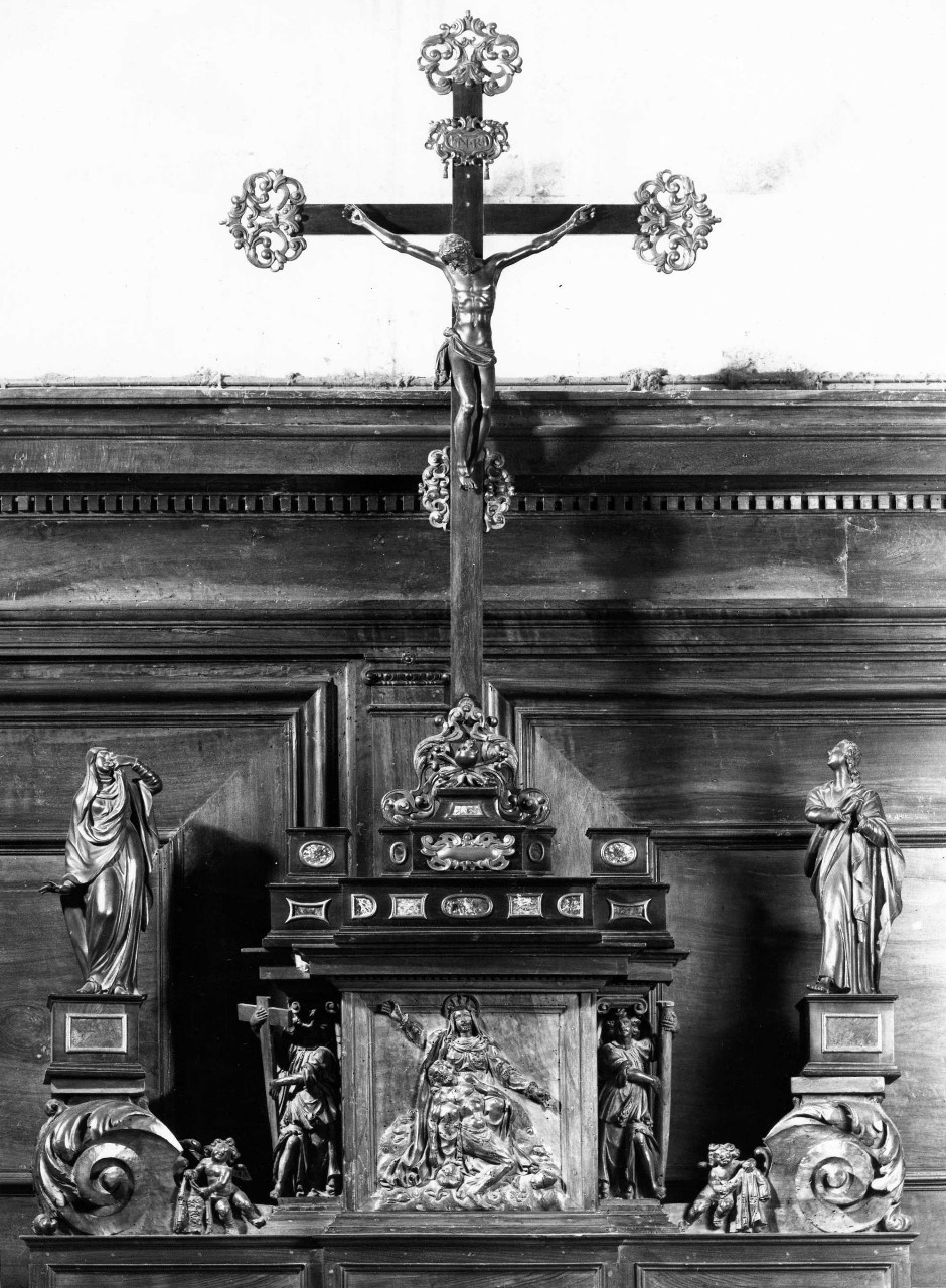 crocifissione di Cristo con la Madonna e San Giovanni Evangelista (gruppo scultoreo) di Tacca Pietro (bottega) (prima metà sec. XVII)