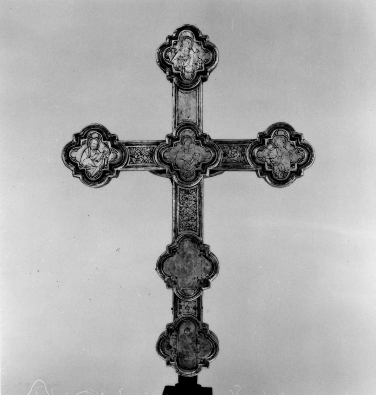 Cristo crocifisso (croce astile) di Ghiberti Lorenzo (attribuito) (sec. XV)