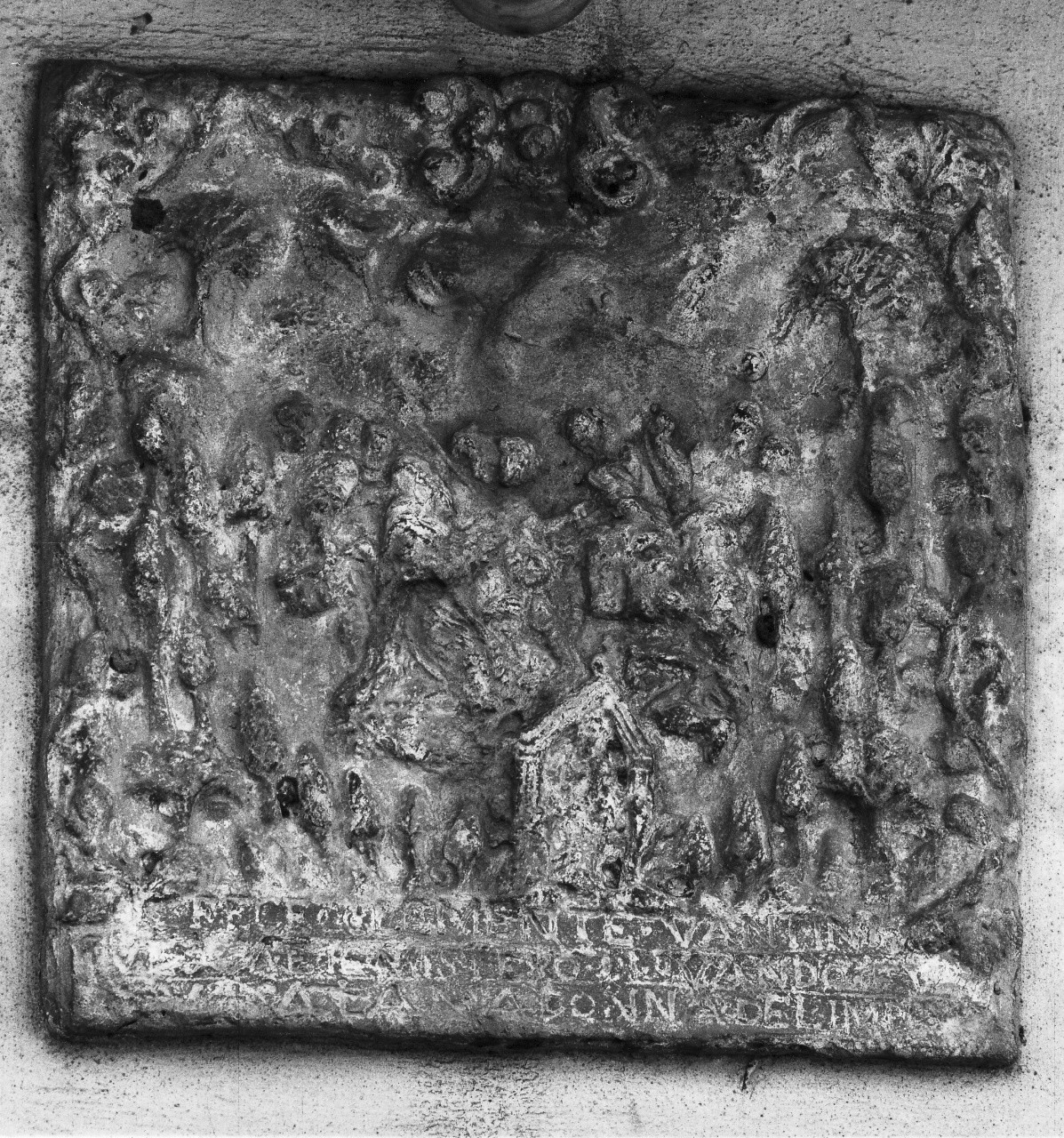 Il ritrovamento della Madonna dell'Impruneta, Madonna con Bambino (targa devozionale) di Vantini Clemente (sec. XIX)