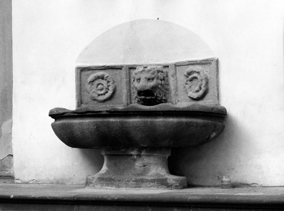 fontana - a muro - bottega toscana (secc. XVI/ XVII)
