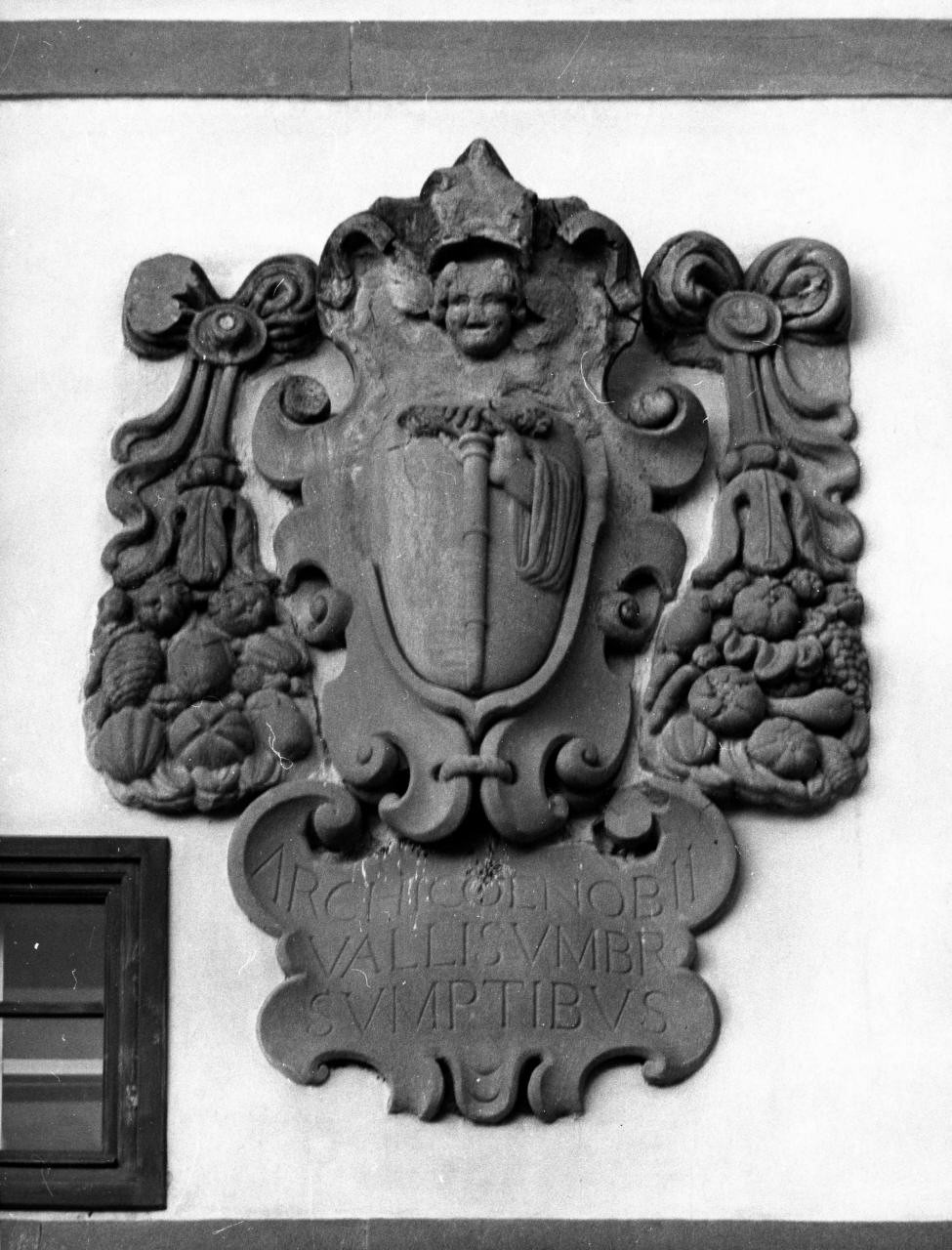 stemma dell'Ordine Vallombrosano (rilievo) di Rasi Guglielmo (sec. XVII)