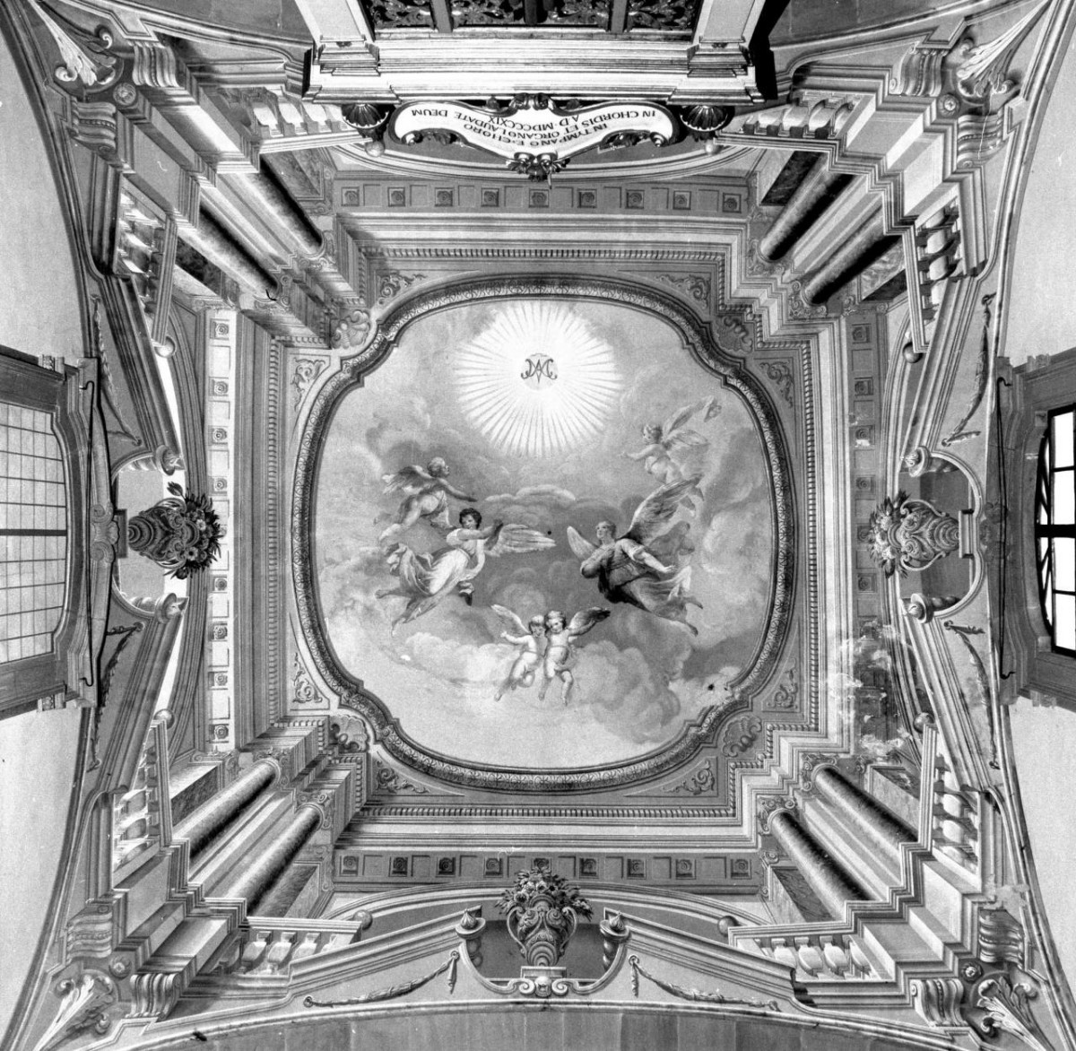 angeli adoranti il monogramma mariano (dipinto murale) di Donati Antonio, Fabbrini Giuseppe Antonio (fine/ inizio sec. XVIII)