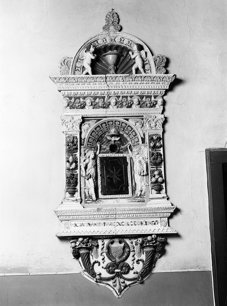 tabernacolo murale di Della Robbia Giovanni (bottega) (secc. XV/ XVI)