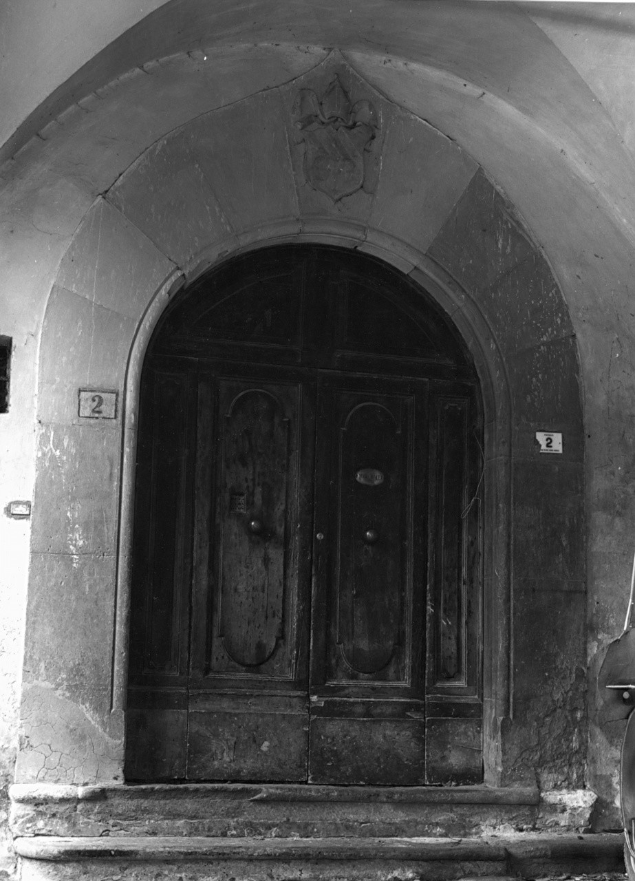 stemma gentilizio della famiglia Carnesecchi, stemma (portale) - manifattura toscana (sec. XVII)