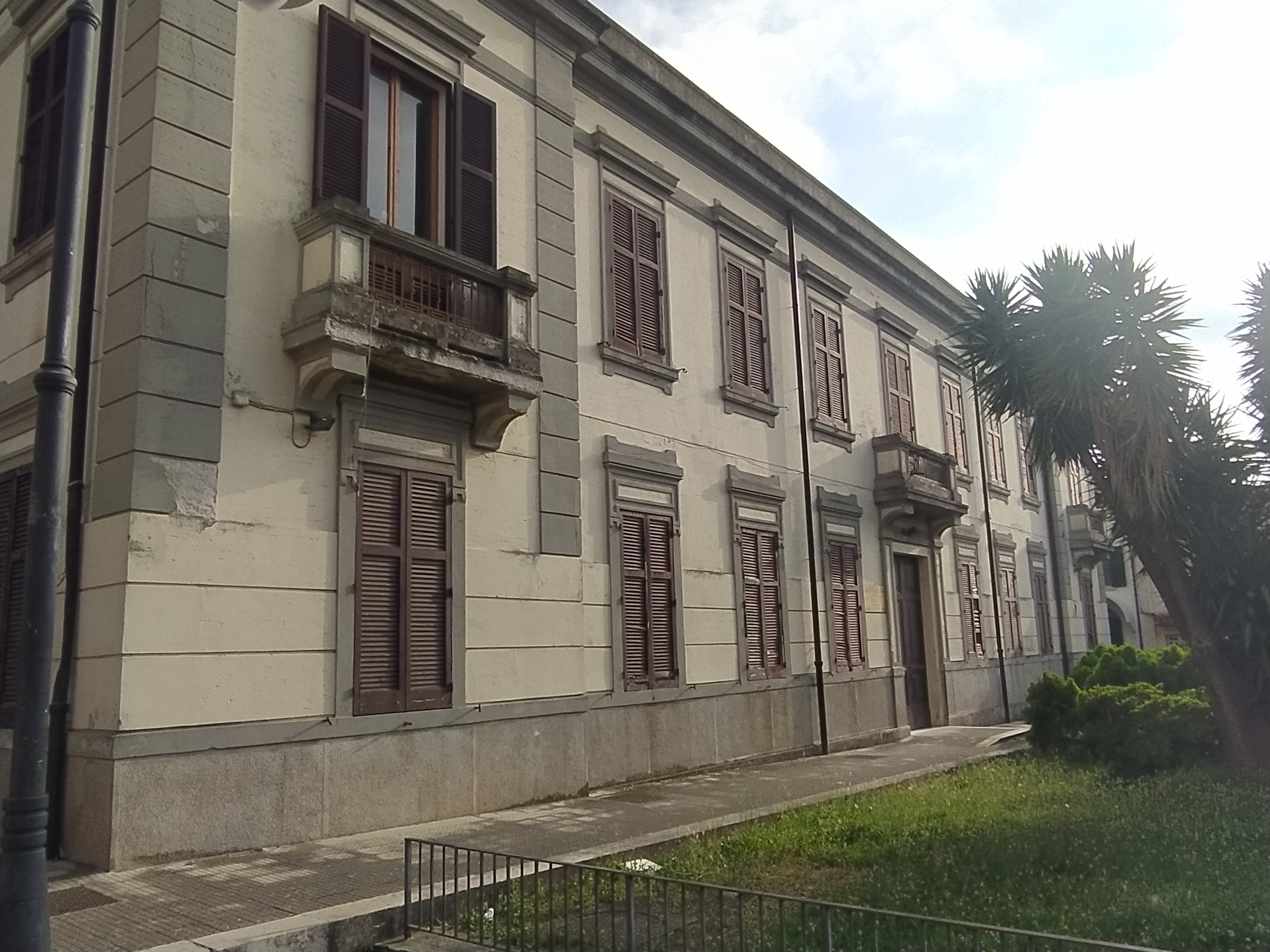Palazzo degli Uffici (palazzo, per uffici) - Taurianova (RC)  (XX)