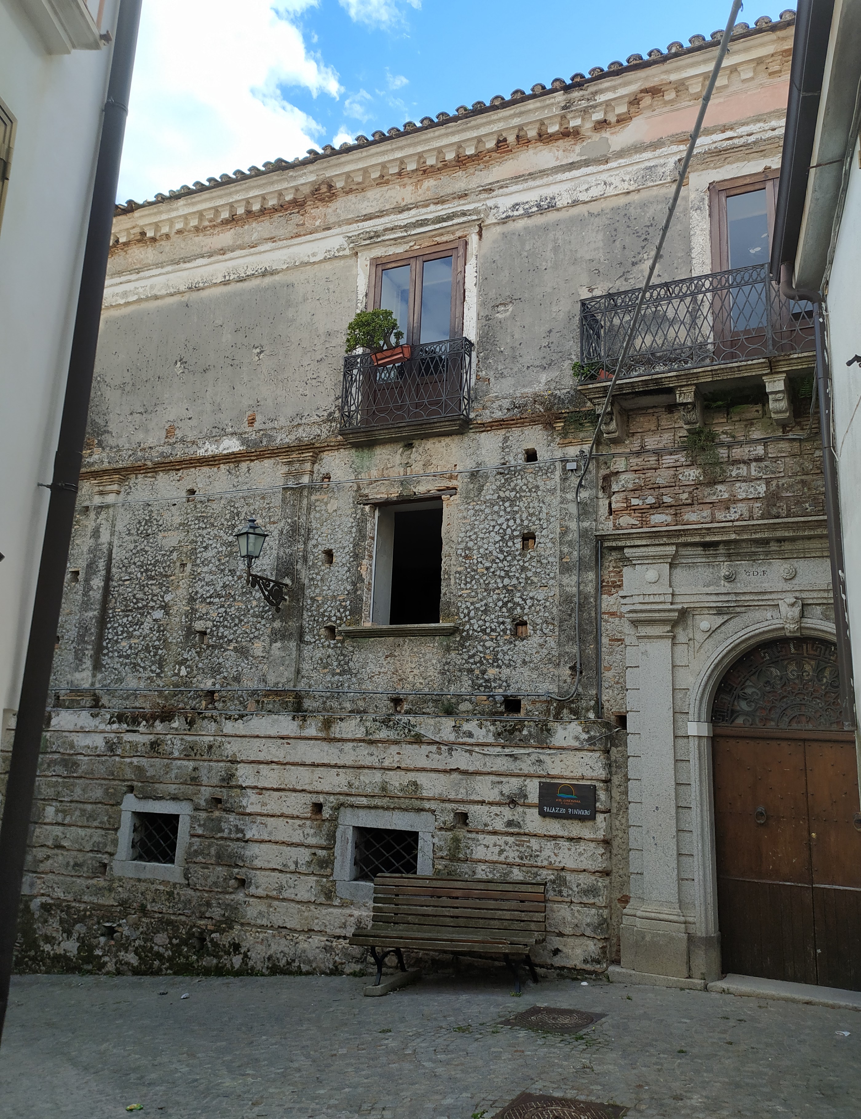 Palazzo Pinnarò (palazzo, nobiliare) - Riace (RC)  (XIX)