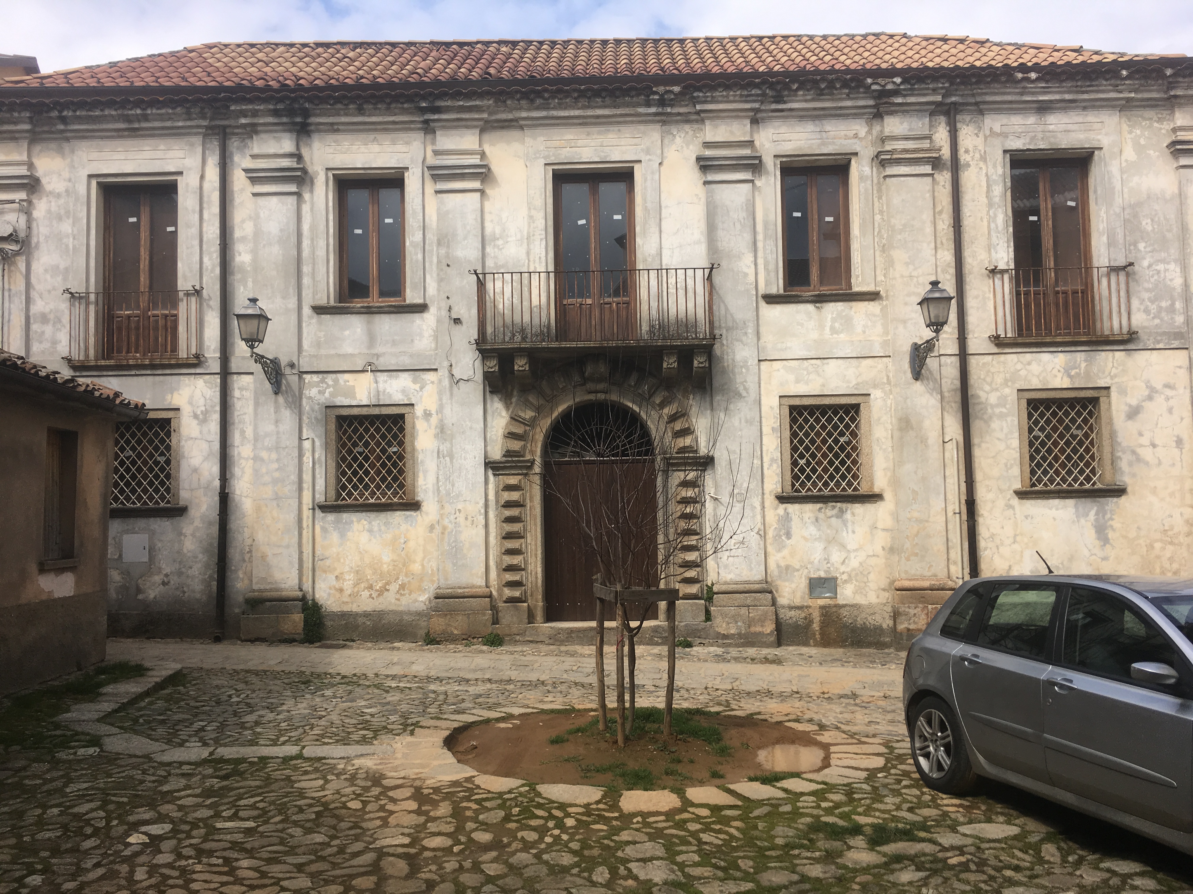 Palazzo Bifezzi o Chimirri (palazzo, gentilizio) - Serra San Bruno (VV)  (XVIII)