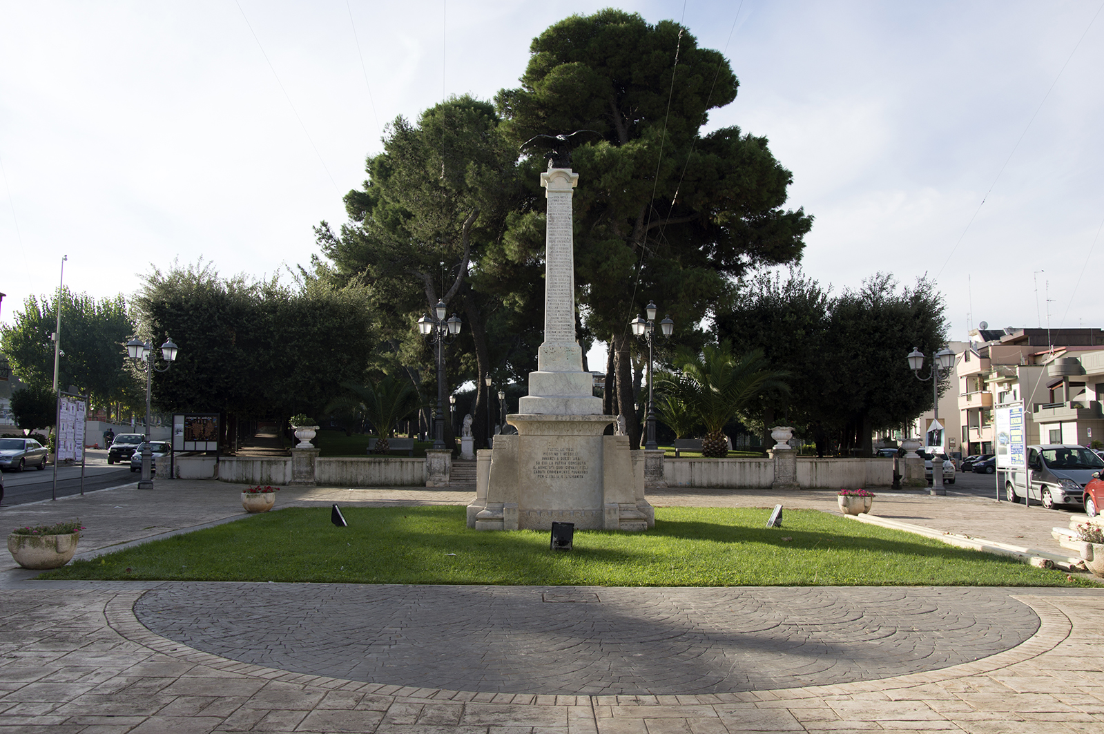 allegoria della Vittoria (monumento ai caduti - a cippo) di Modugno Domenico (sec. XX)