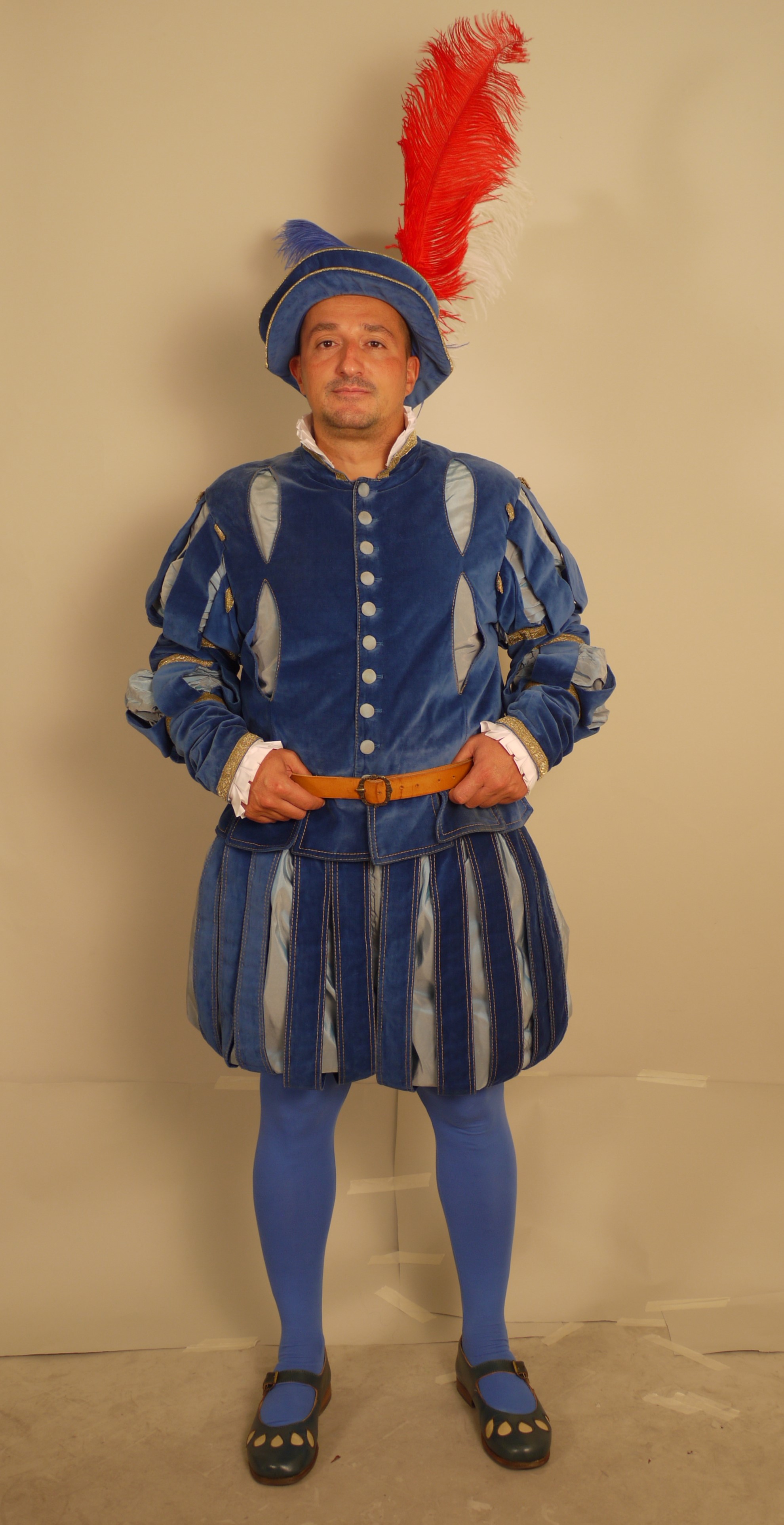 Gonfaloniere delle Magistrature Azzurro (Costume maschile del Corteo Storico della Repubblica Fiorentina / Gonfaloniere delle Magistrature Azzurro, Costume realizzato per fini di rievocazione storica, ABBIGLIAMENTO E ORNAMENTI DEL CORPO/ VESTIMENTI) - manifattura toscana