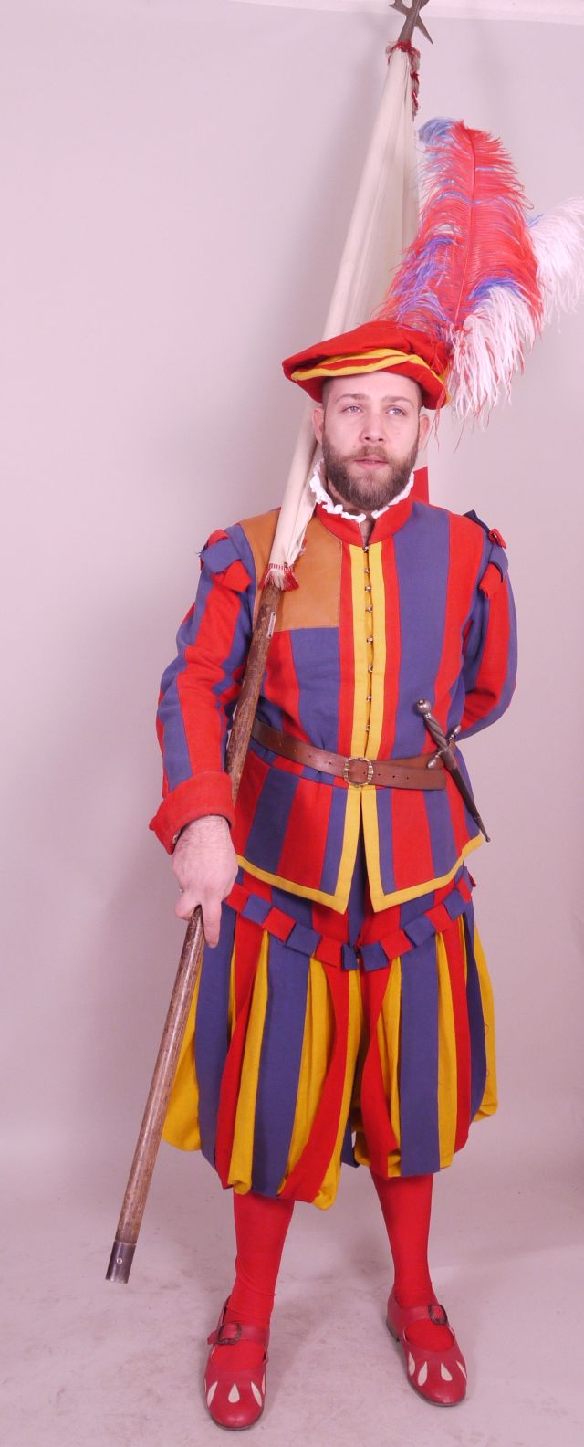 Bandieraio dei Bombardieri del Gruppo dei Bombardieri (Costume maschile del Corteo Storico della Repubblica Fiorentina / Bandieraio dei Bombardieri, Costume realizzato per fini di rievocazione storica, ABBIGLIAMENTO E ORNAMENTI DEL CORPO/ VESTIMENTI) - manifattura toscana
