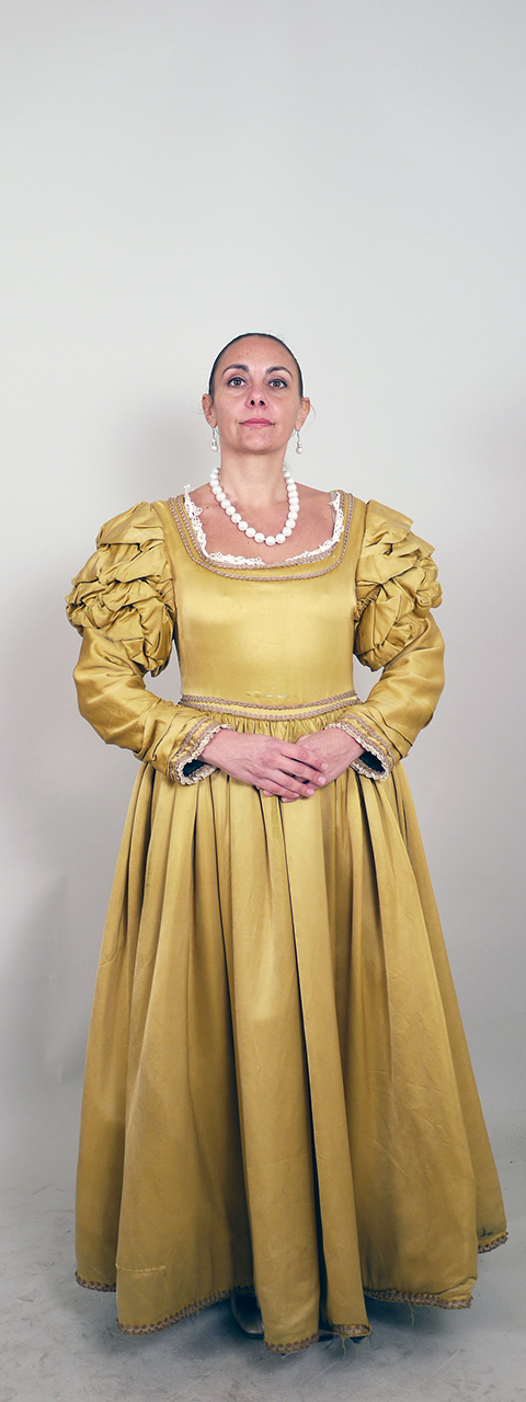 Madonna Fiorentina (Costume femminile del Corteo storico della Repubblica Fiorentina/ Madonna Fiorentina, Bia Bronzino, Costume confezionato per fini di rievocazione storica, ABBIGLIAMENTO E ORNAMENTI DEL CORPO/ VESTIMENTI) di Sartoria Antonietta (laboratorio)