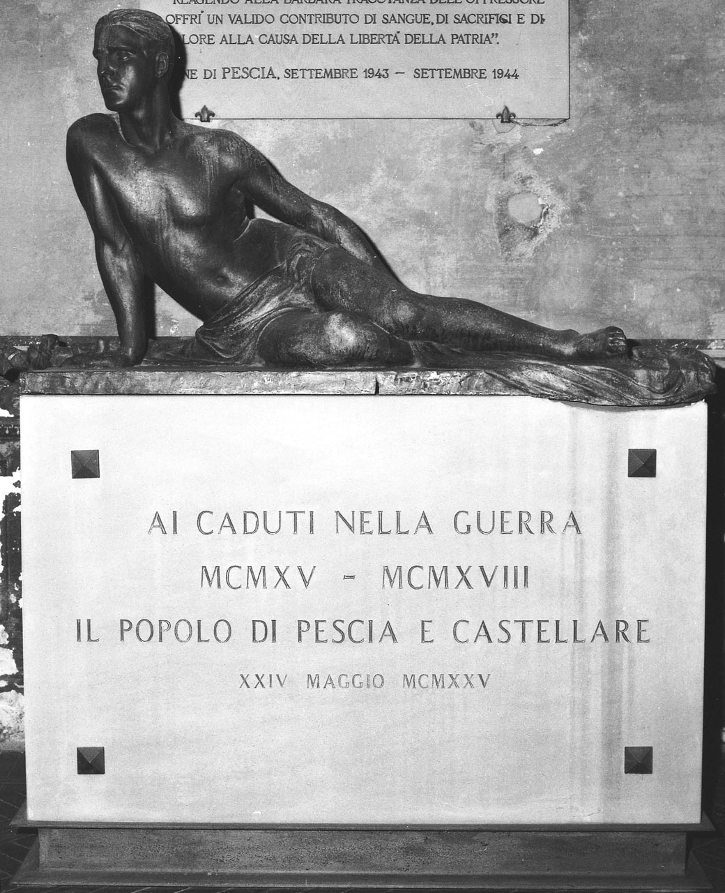 figura maschile nuda (monumento ai caduti) di Giovannini Agostino (sec. XX)