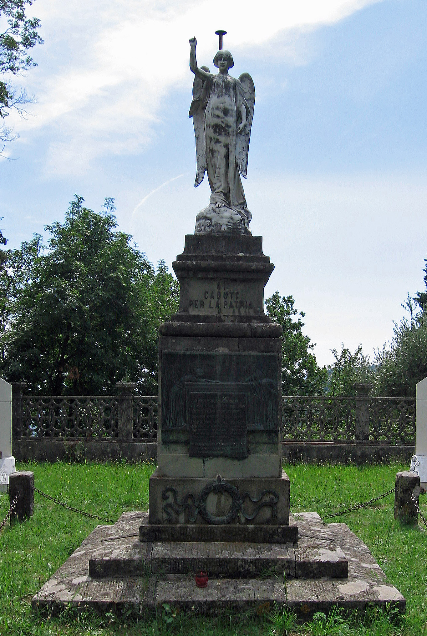 angelo (monumento ai caduti - a cippo) di Frilli Antonio, Vignolini Benso (sec. XX)