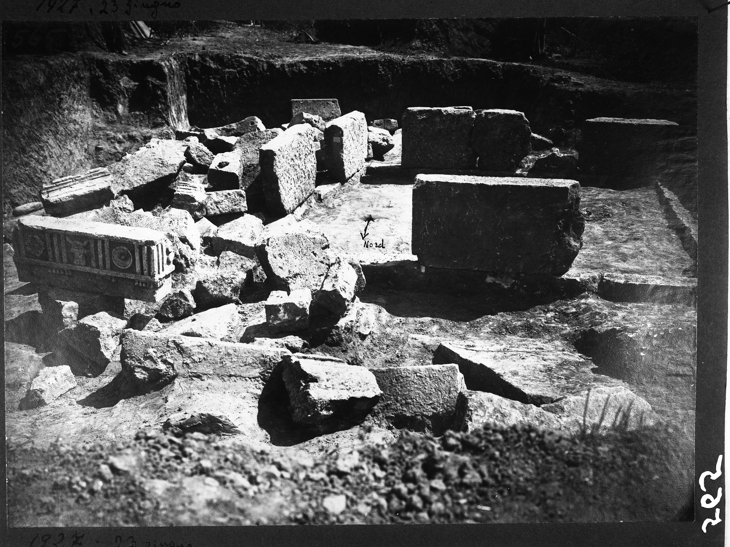 Sarsina. Scavi a Pian di Bezzo (lastra) di Anonimo (prima metà XX)