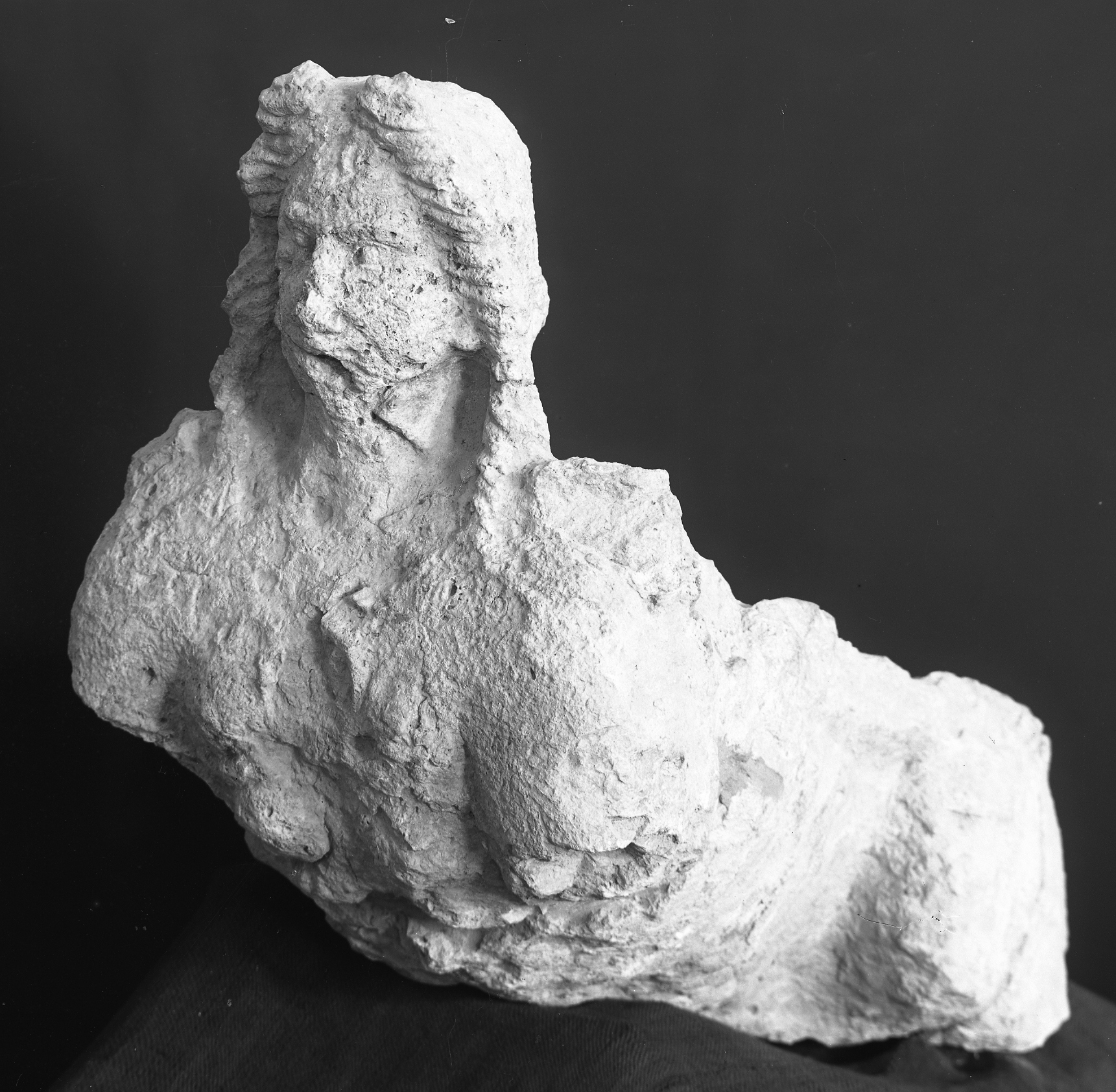 Sarsina. Museo Nazionale. Statua (lastra) di Anonimo (prima metà XX)