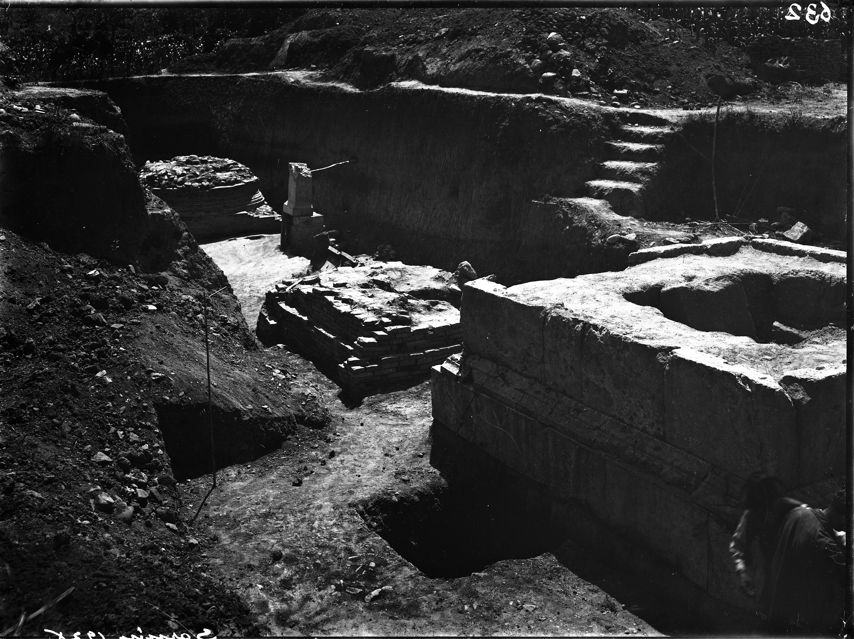 Sarsina. Scavi di Pian di Bezzo (lastra) di Anonimo (prima metà XX)