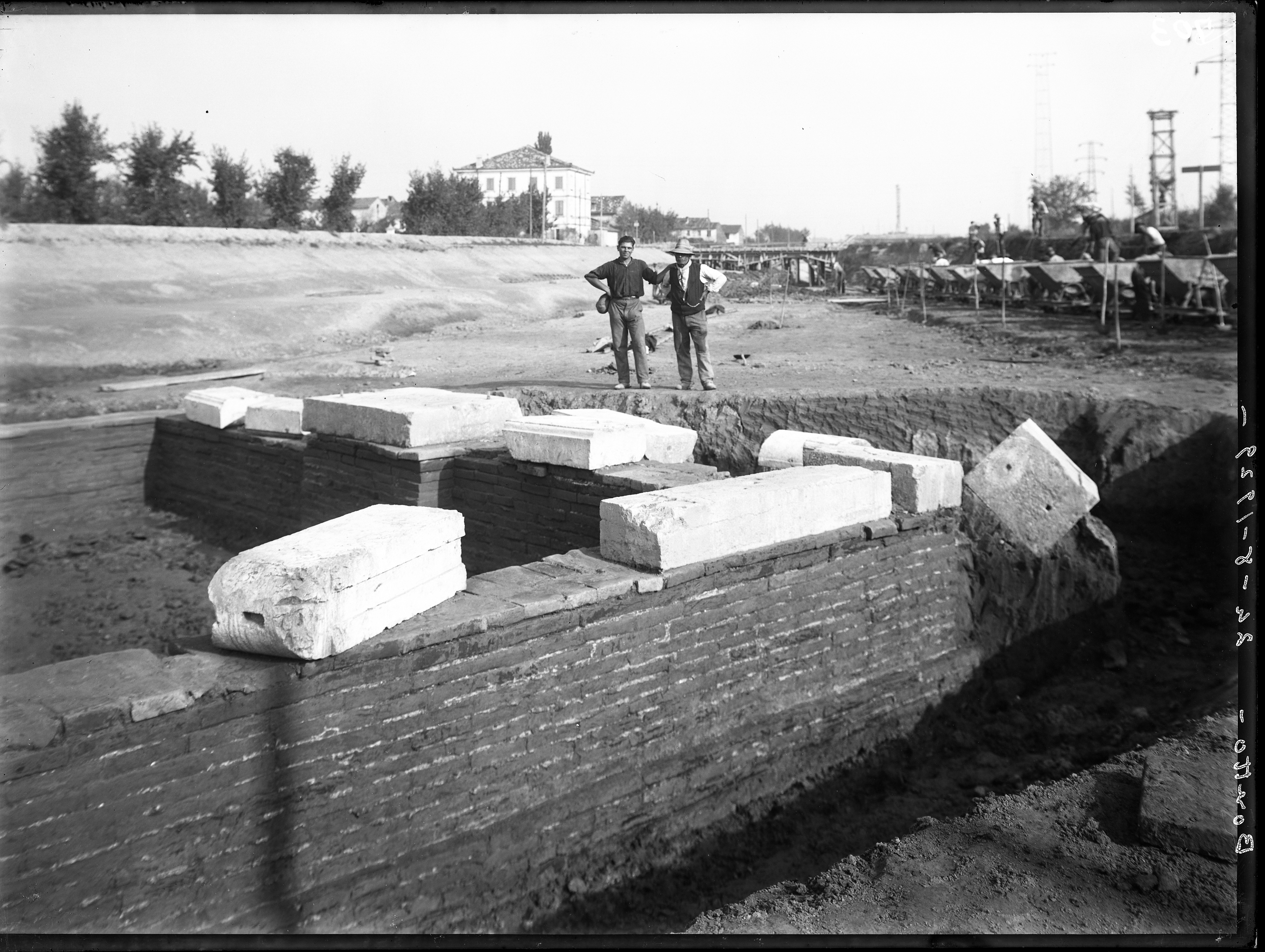 Boretto - Scavi (Reggio Emilia) (lastra) di Anonimo (prima metà XX)