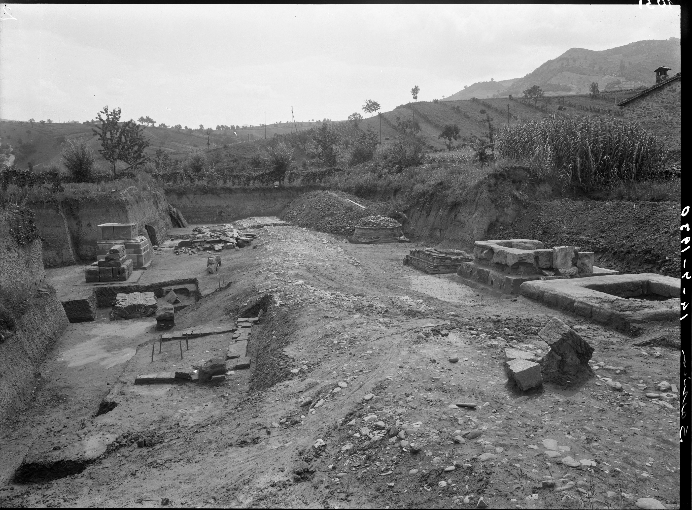 Sarsina. Scavi (lastra) di Anonimo (prima metà XX)