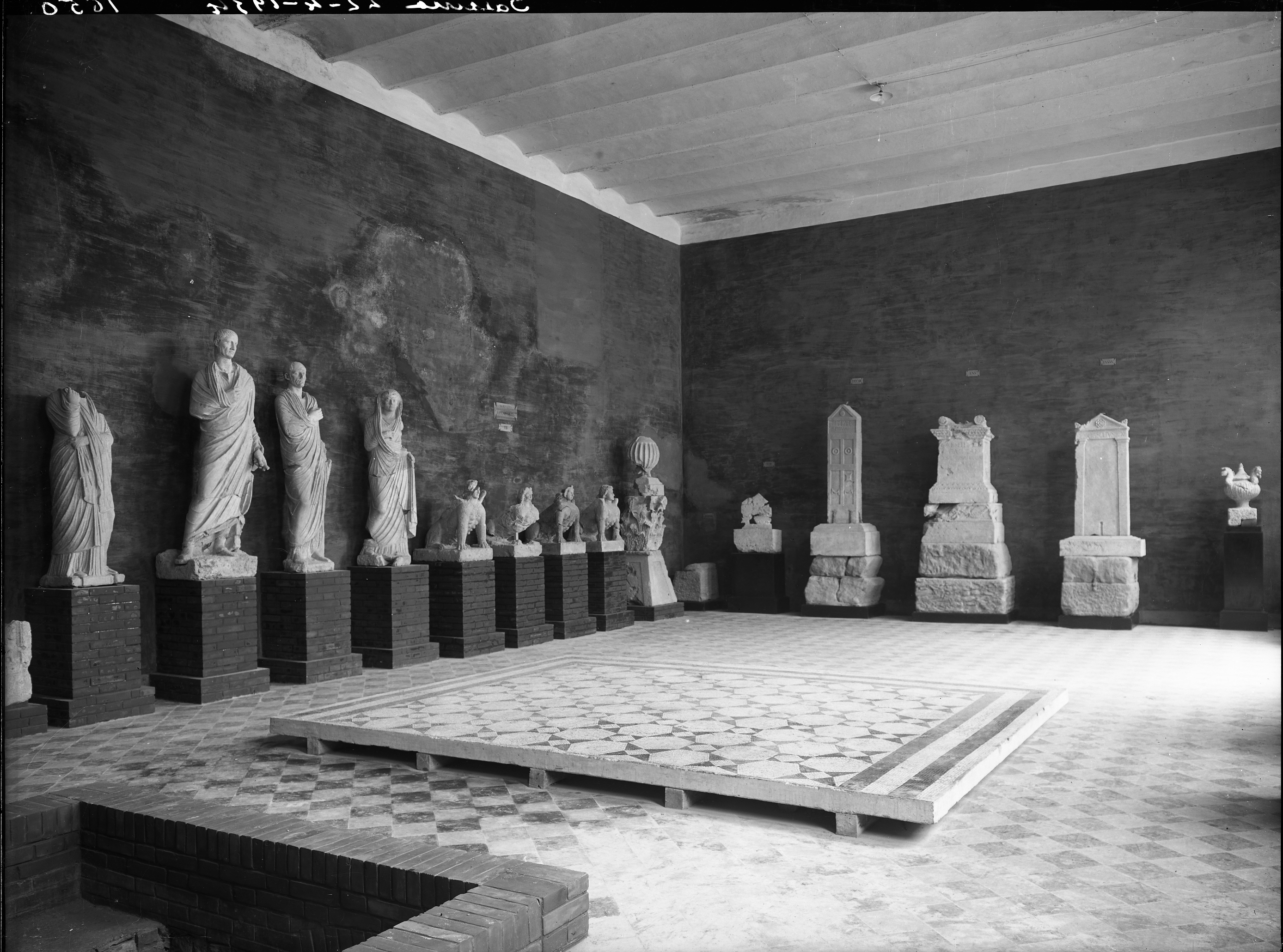 Sarsina. Museo (lastra) di Anonimo (prima metà XX)