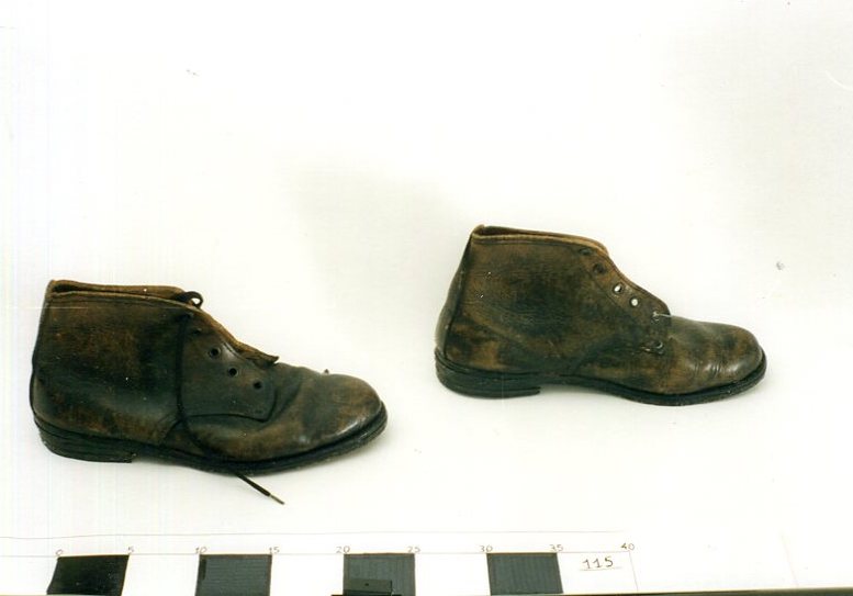 Scarpe, tipo "scarponcino", ABBIGLIAMENTO E ORNAMENTI DEL CORPO/ CALZATURE di Cotesta, Everis