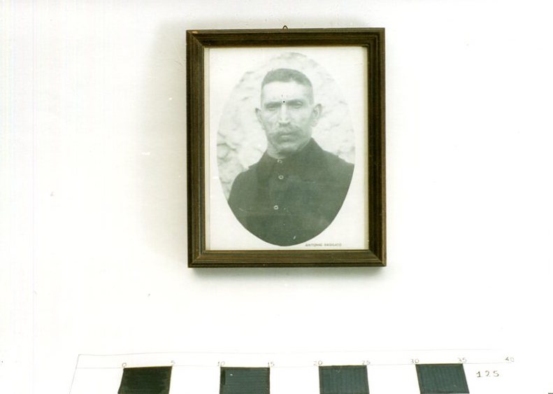 Fotografia incorniciata, ARREDI E SUPPELLETTILI/ CONTENITORI, RECIPIENTI E OGGETTI DI USO DOMESTICO