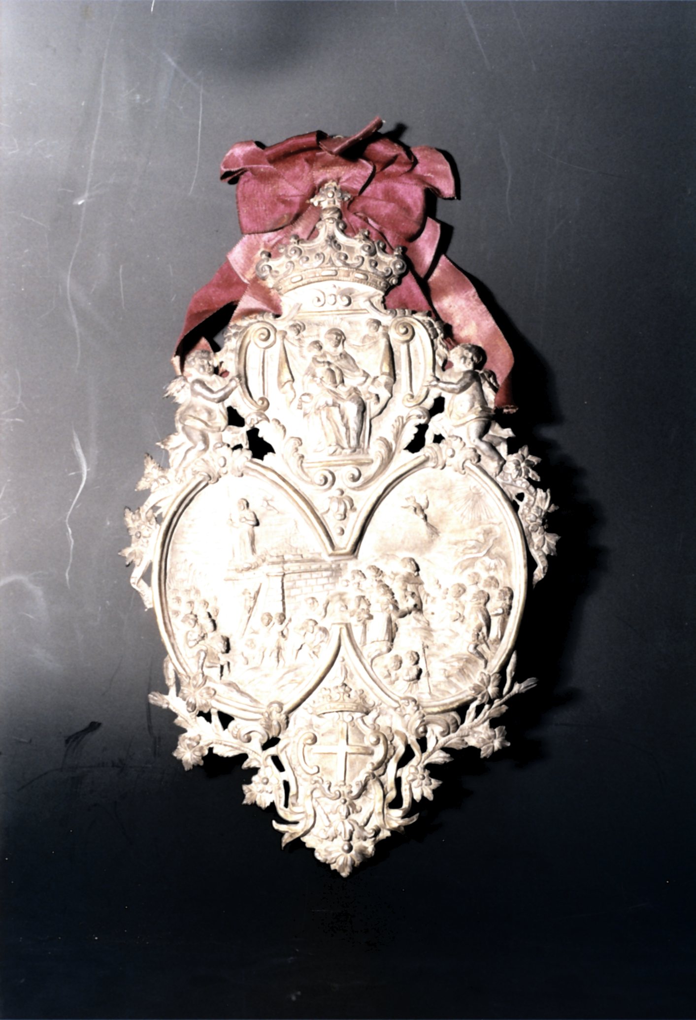 S. Maria dell'Alto; la Madonna della Vittoria appare durante l'assedio angioino; apparizione della colomba (medaglione) - bottega messinese (ultimo quarto XVIII-XIX)