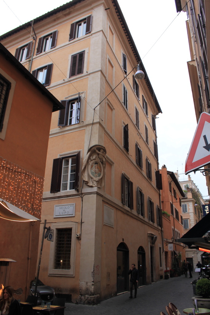 [Casa in Via Bocca di Leone, 41] (casa) - Roma (RM)  (XVII)