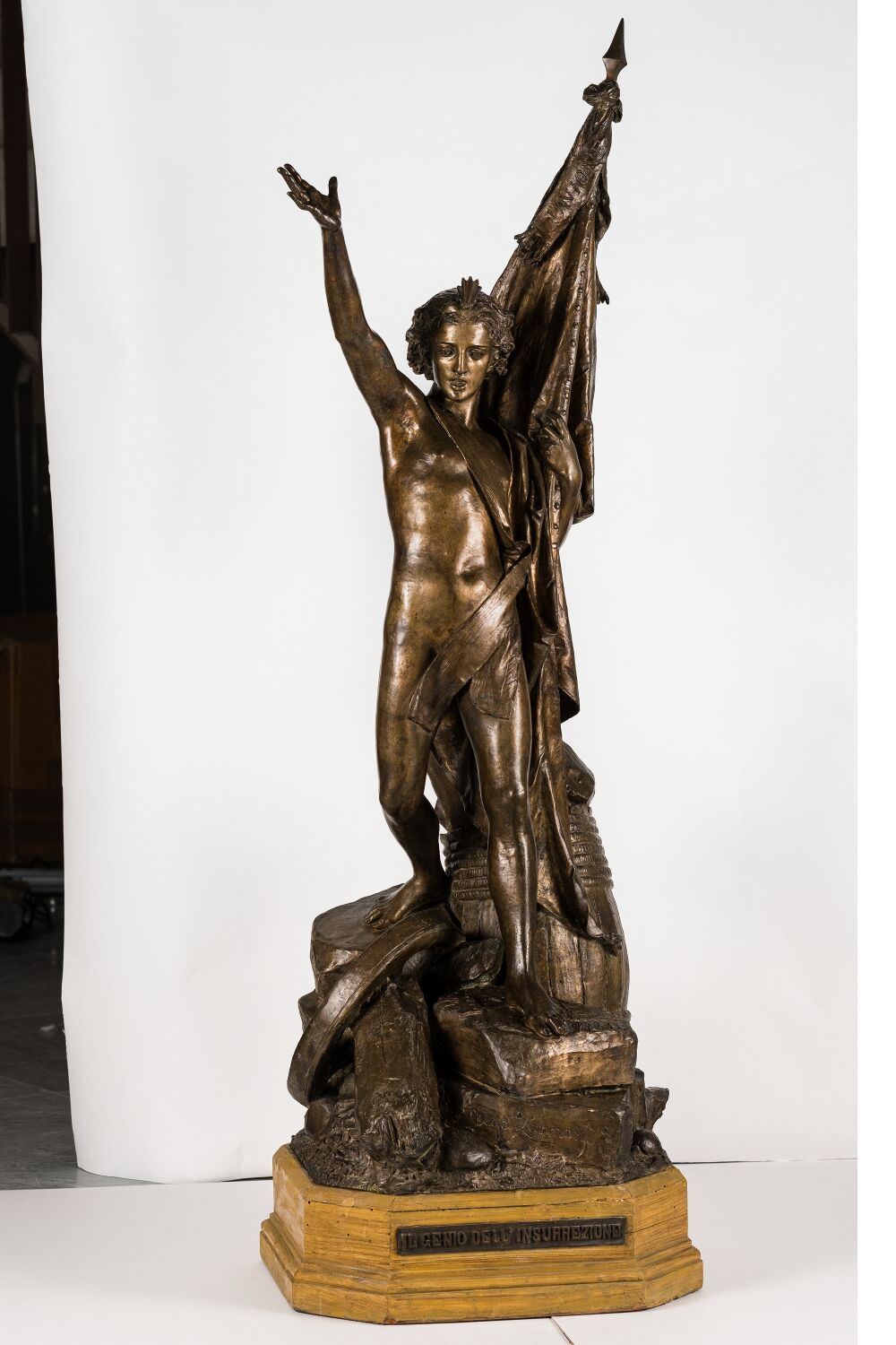Il Genio dell'Insurrezione, Nudo maschile con stendardo come allegoria dell'insurrezione (scultura, opera isolata) di Zannoni Ugo - ambito veronese (terzo quarto XIX)