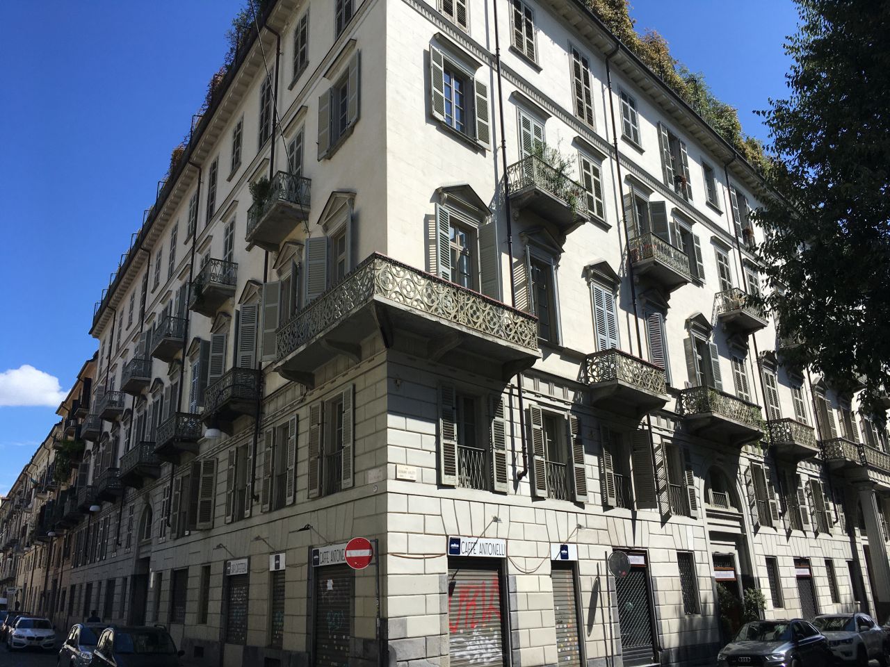 [Casa privata in piazza Maria Teresa] (casa, privata) - Torino (TO) 