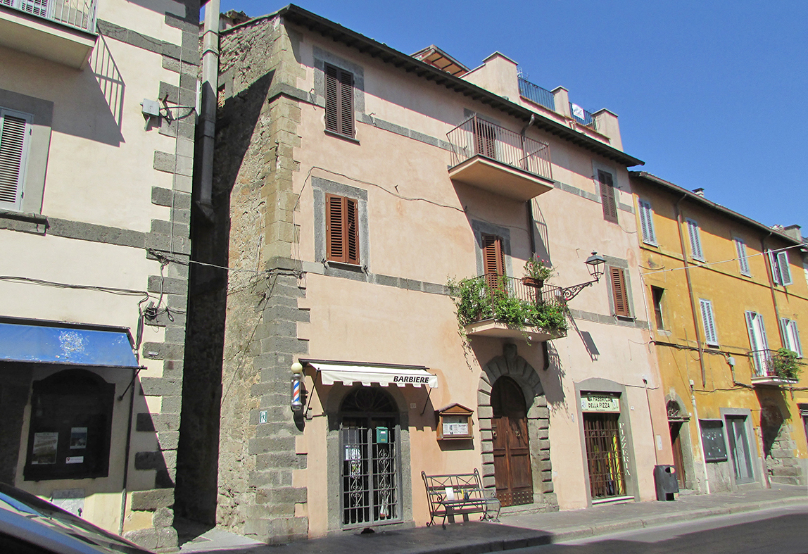 [Palazzetto privato in corso Vittorio Emanuele, 25, 27, 29] (palazzetto, privato) - Campagnano di Roma (RM)  (XVII)