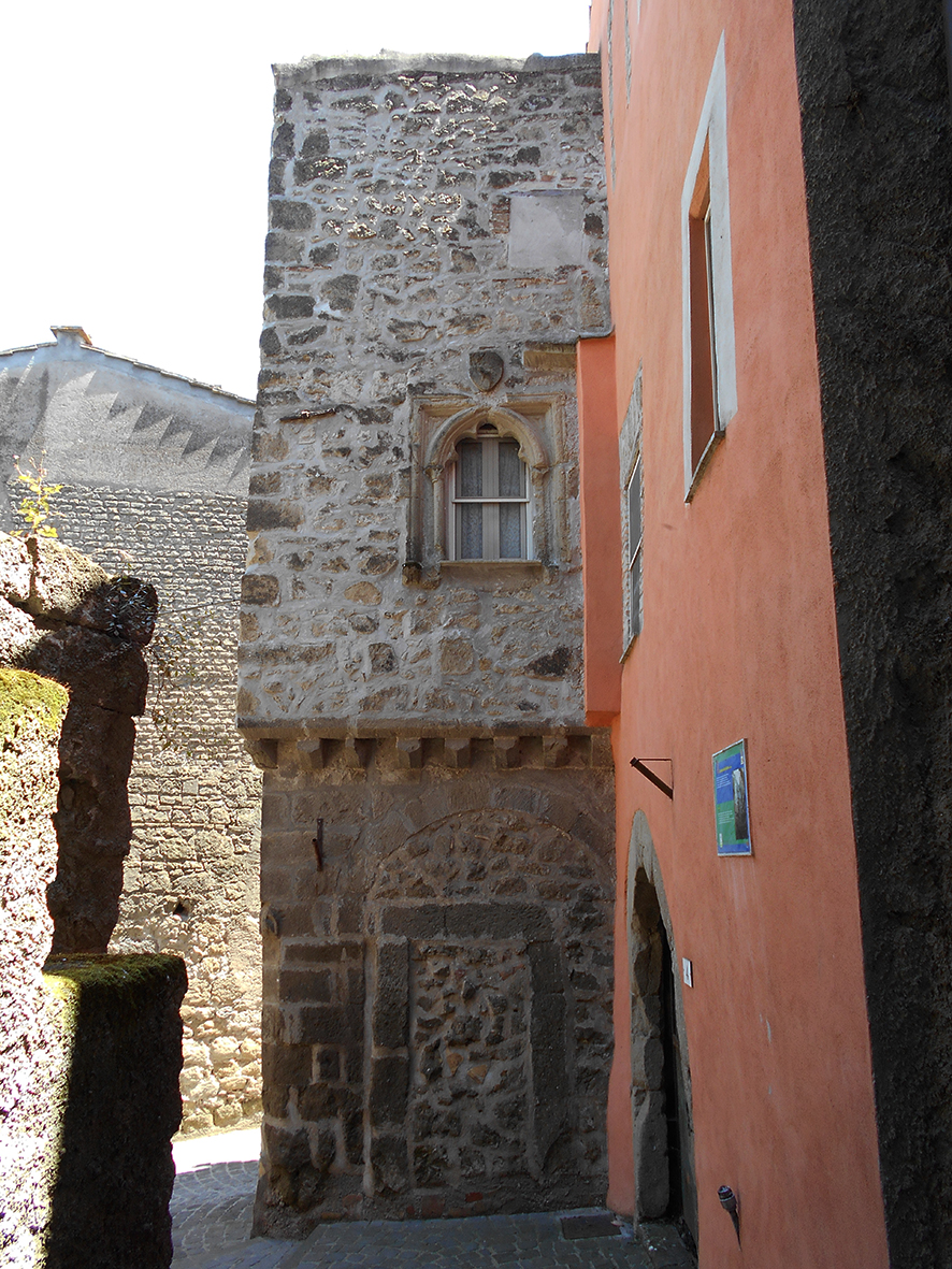 [Casa privata in via Duomo, 7] (casa, privata) - Campagnano di Roma (RM)  (XIV)