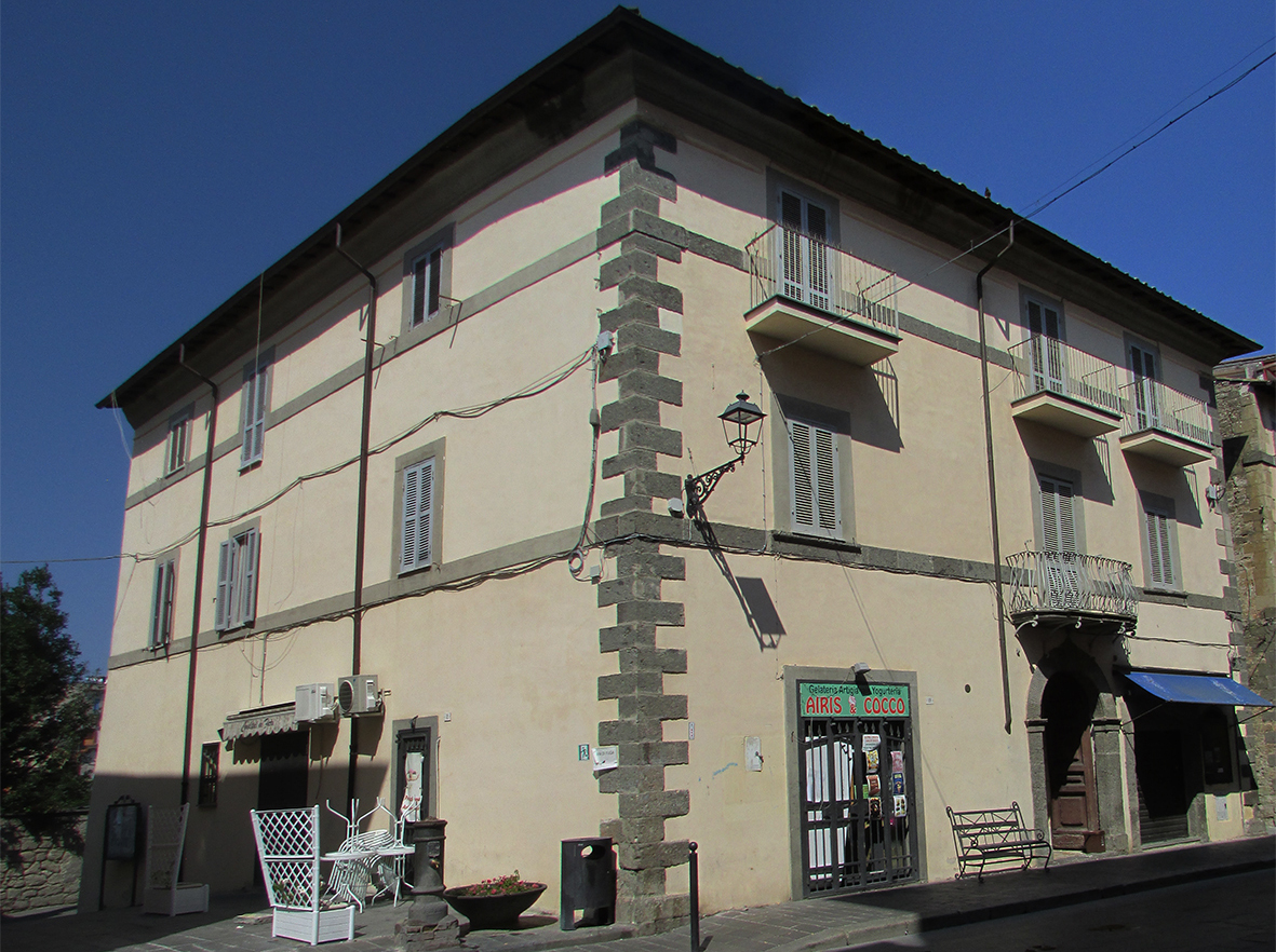 [Palazzetto privato in corso V. Emanuele, 19, 21, 23] (palazzetto, privato) - Campagnano di Roma (RM)  (XVIII)