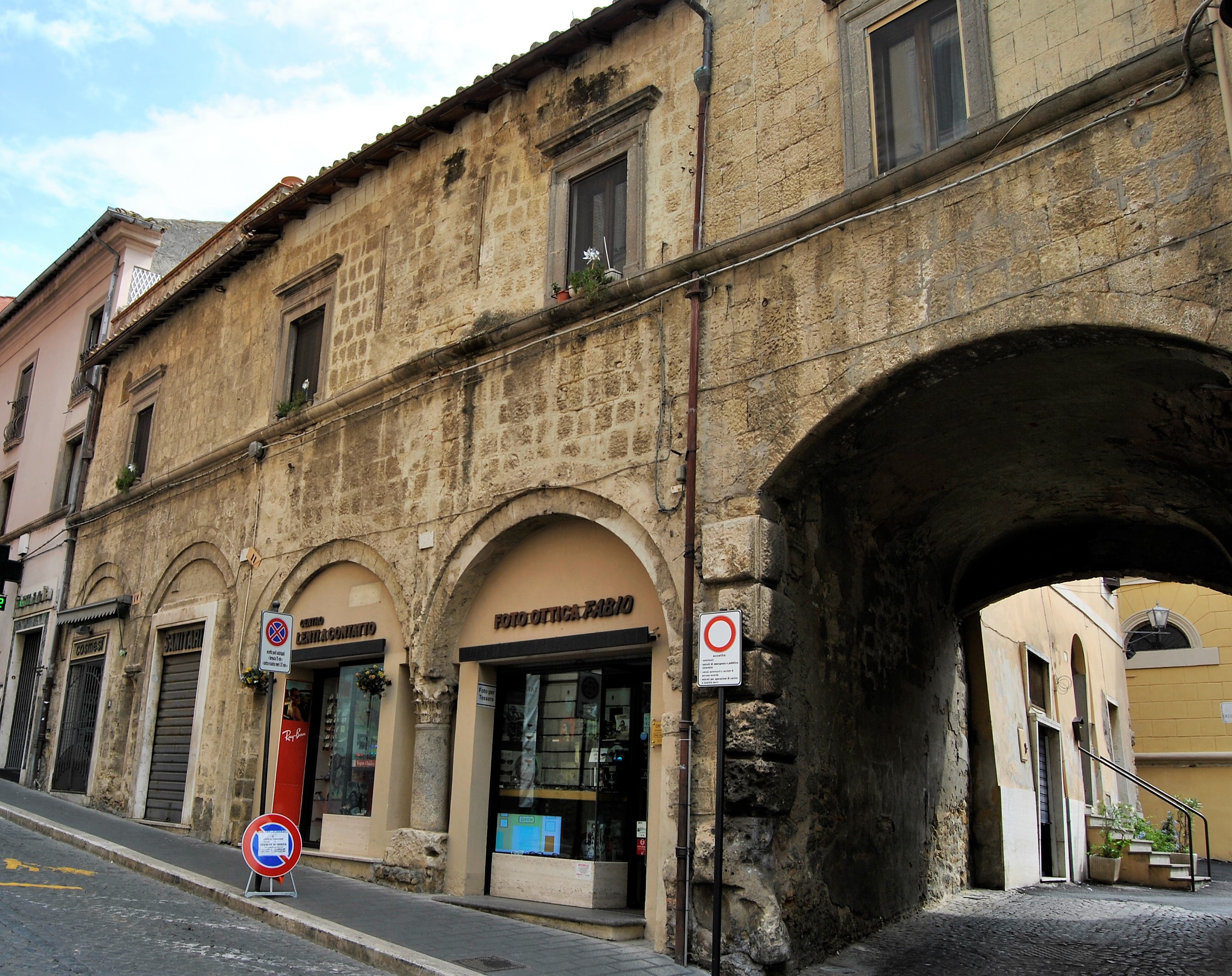 [Palazzetto quattrocentesco in Corso Vittorio Emanuele, 29/ 31/ 33/ 35] (palazzo, privato) - Tarquinia (VT)  (XIII)
