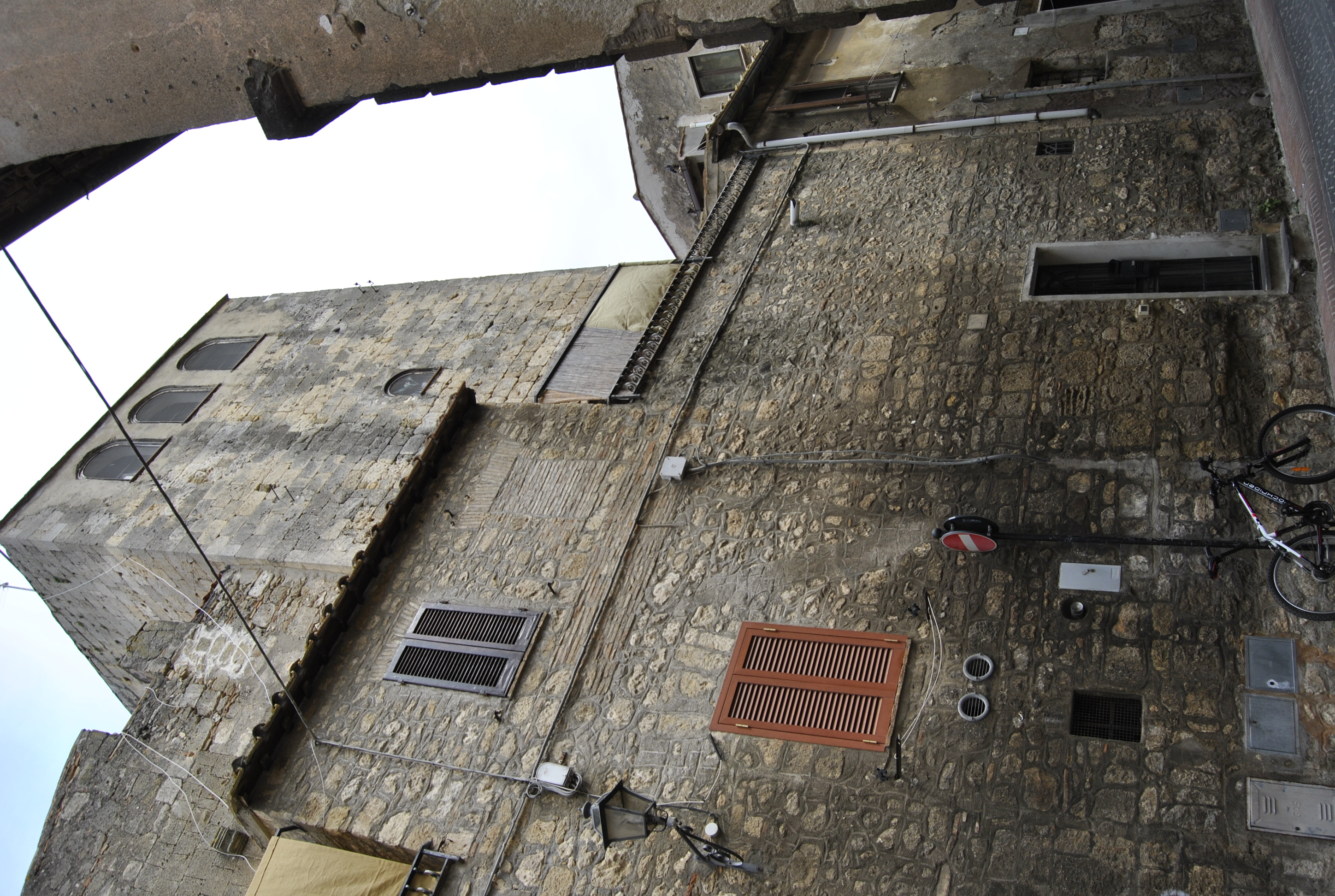 Casa e Torre medievali [in via Giordano Bruno, 27/ 29] (torre, privata) - Tarquinia (VT)  (XIII)